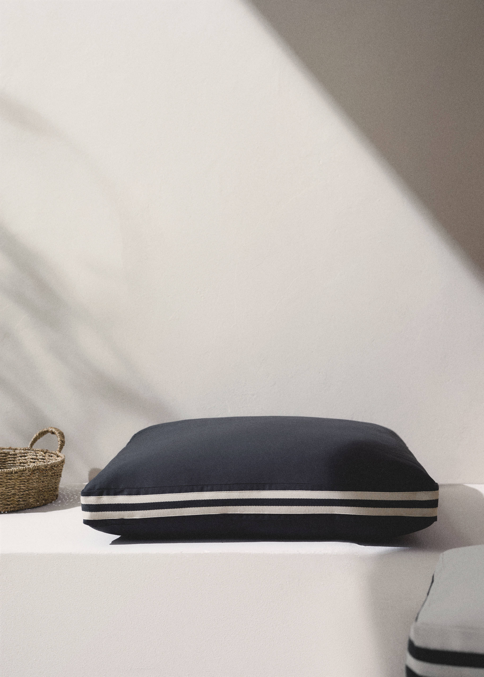 Padded pouffe 70x70cm - General plane