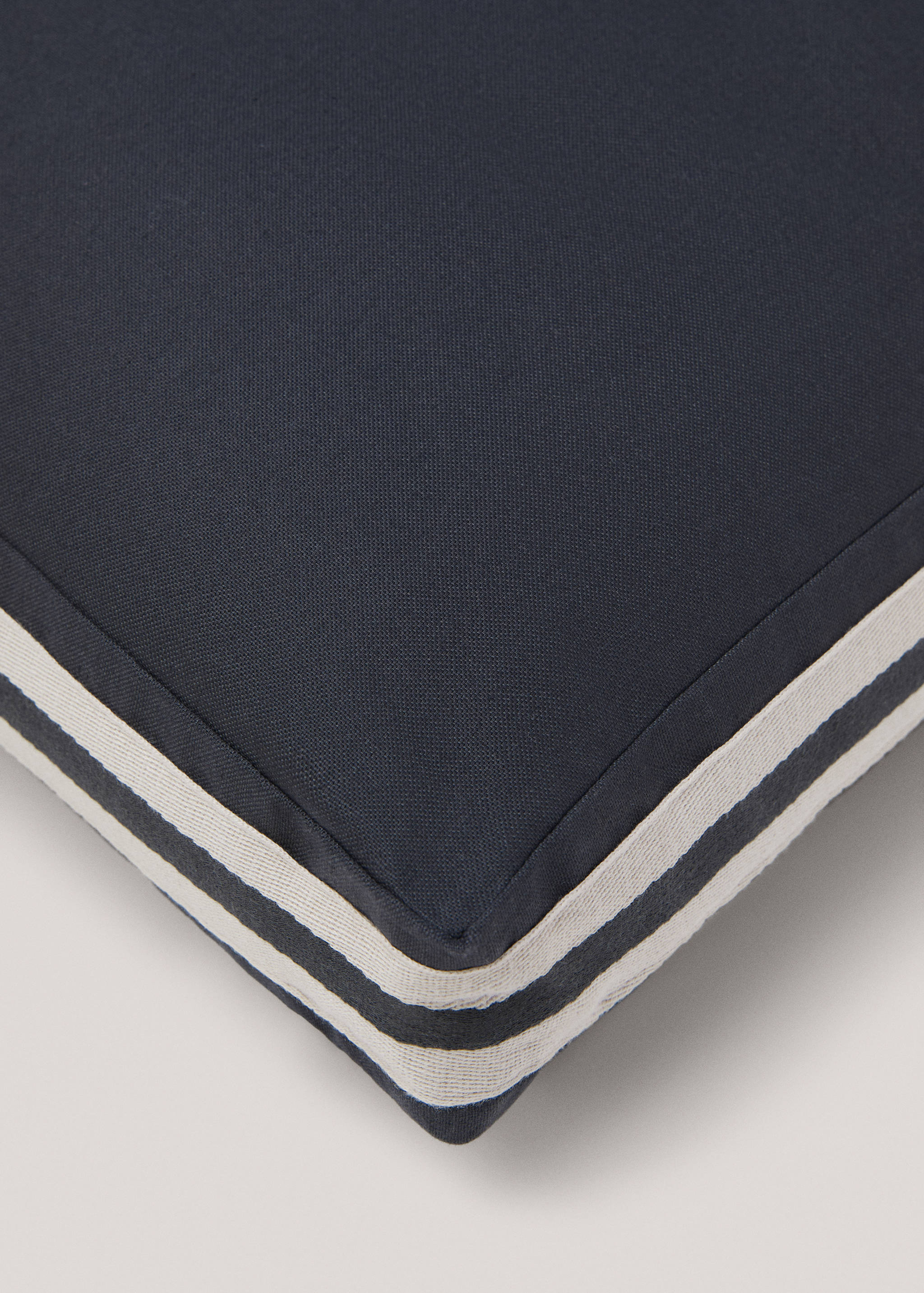 Padded pouffe 70x70cm - Details of the article 2