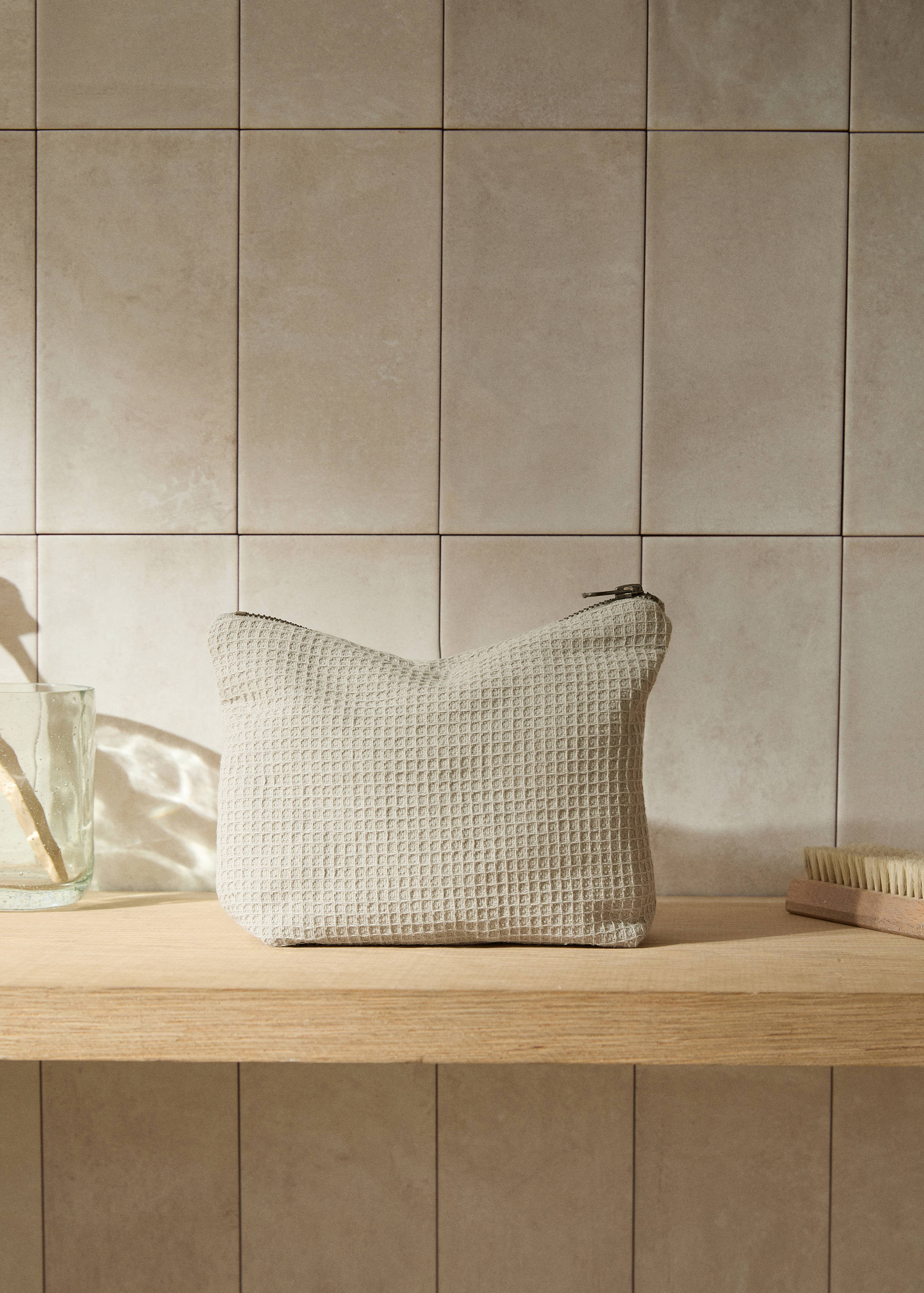 Cotton waffle make-up bag - General plane