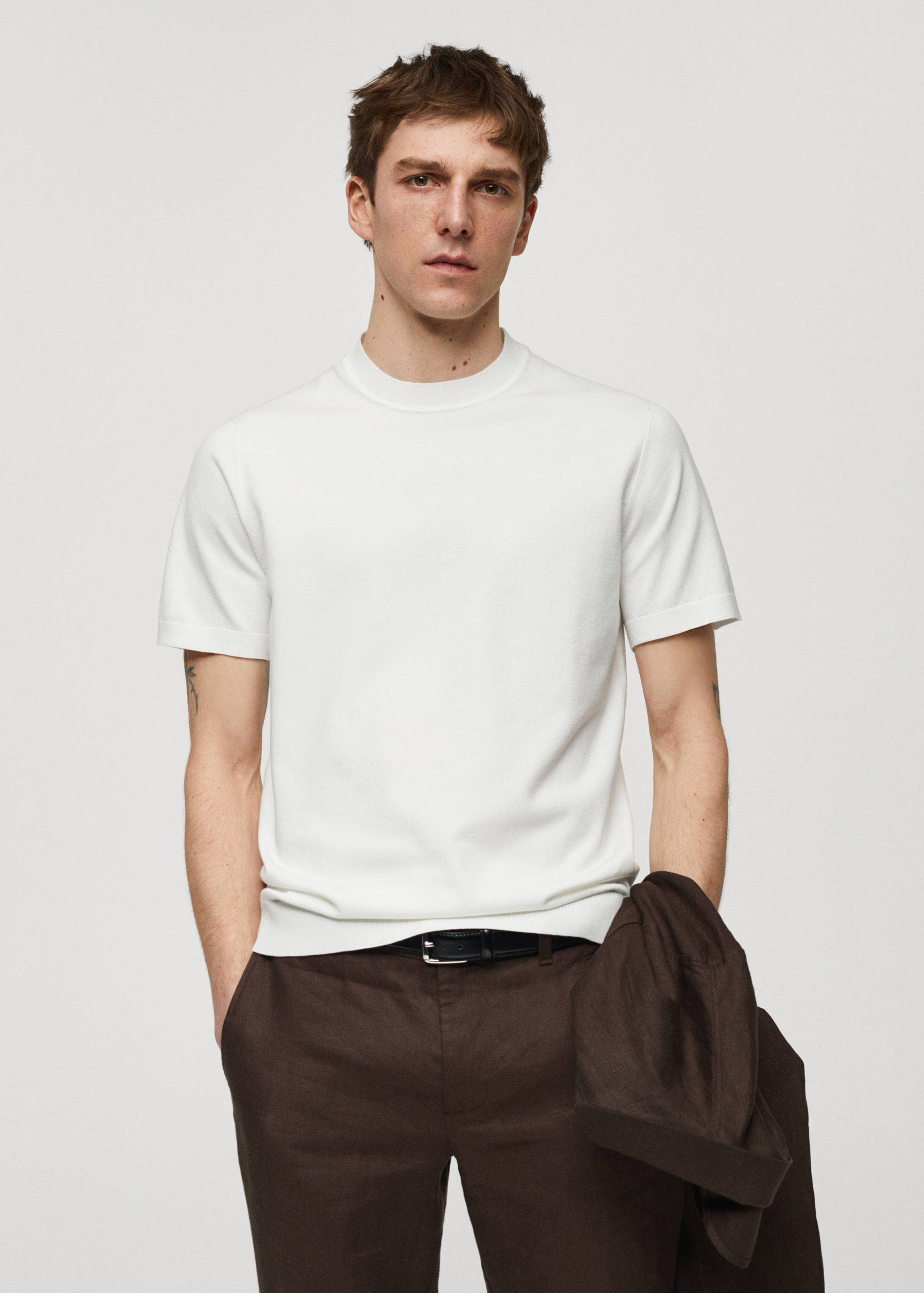 Футболка из тонкого трикотажа - Средний план