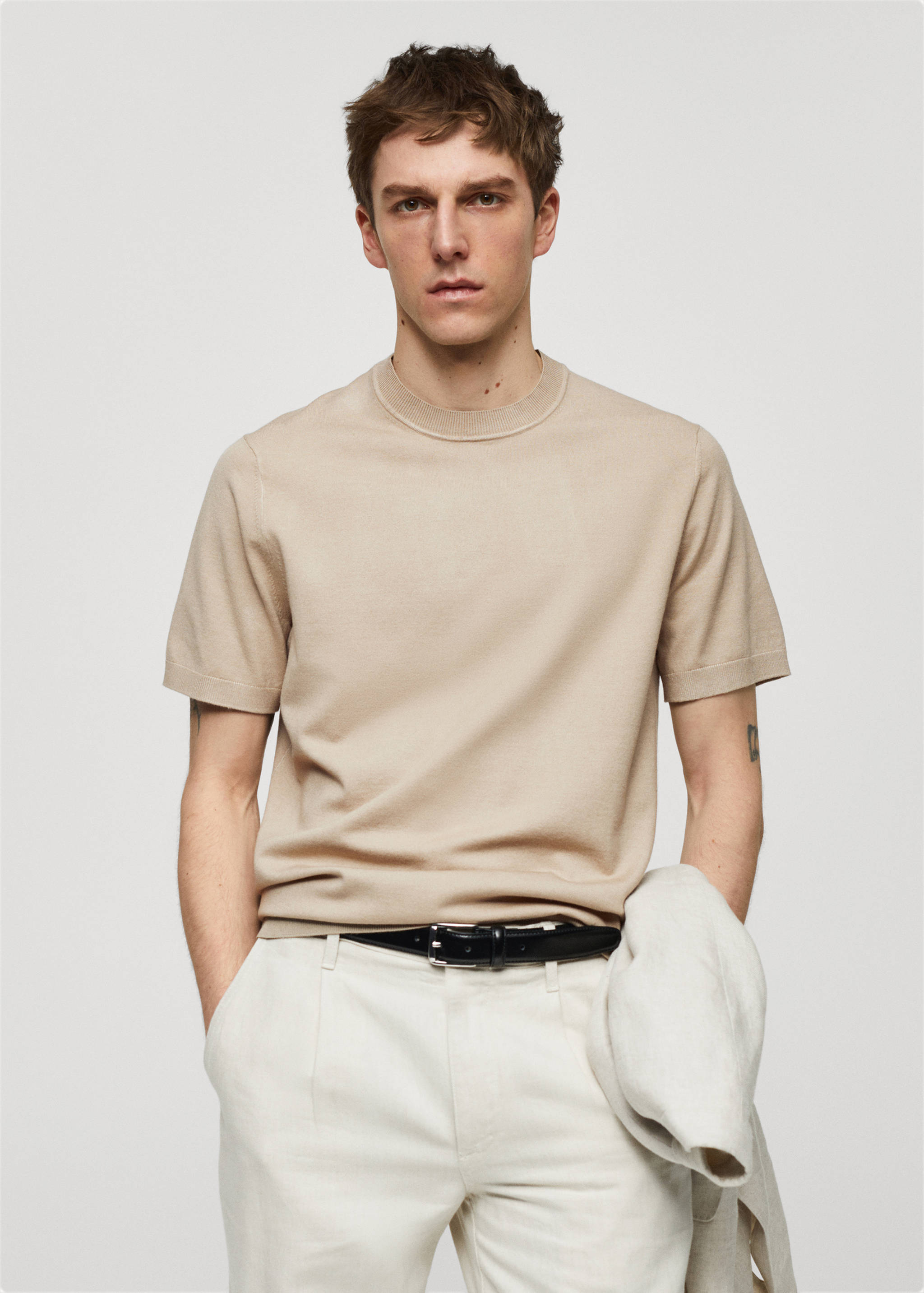 Футболка из тонкого трикотажа - Средний план