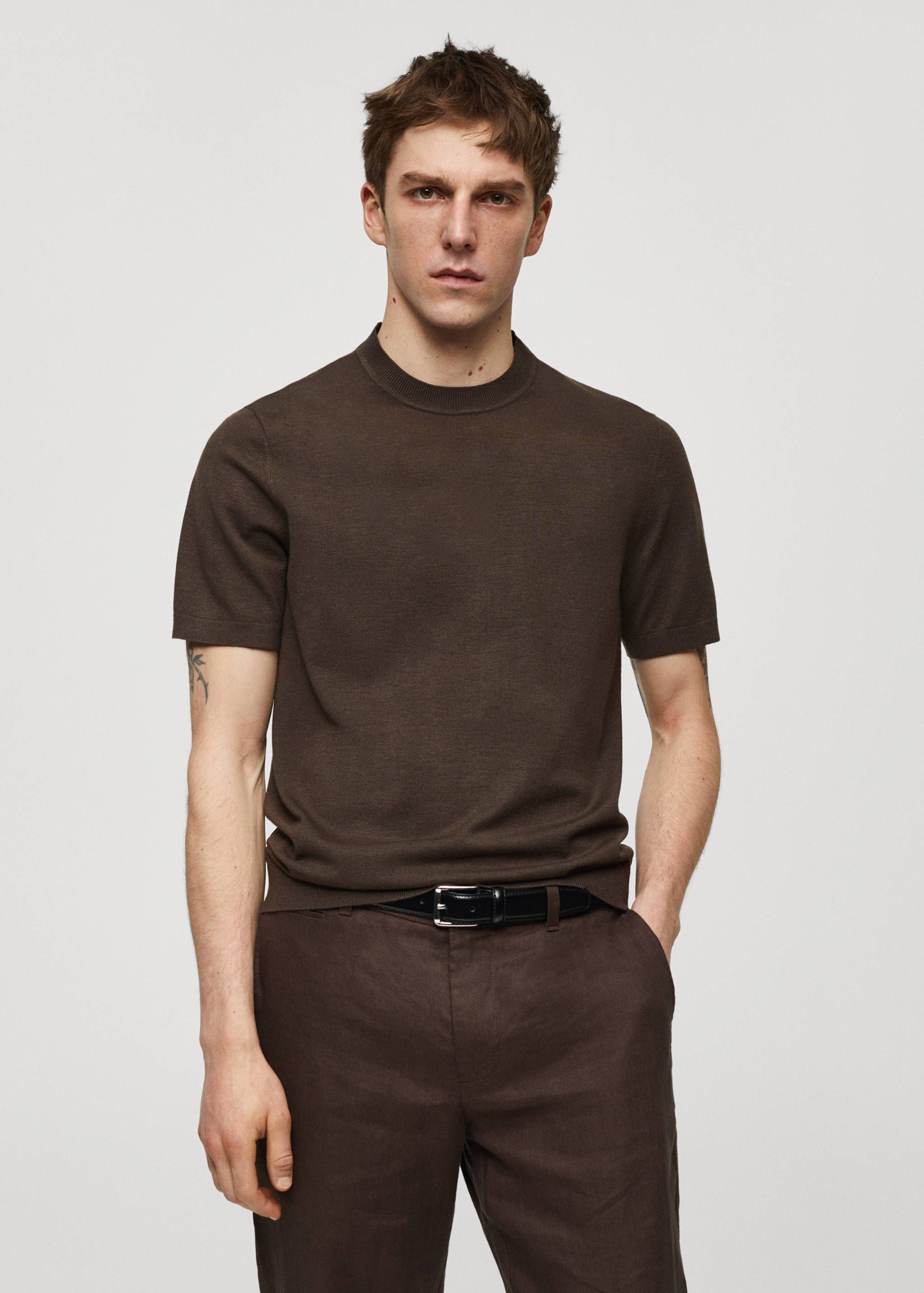 Футболка из тонкого трикотажа - Средний план