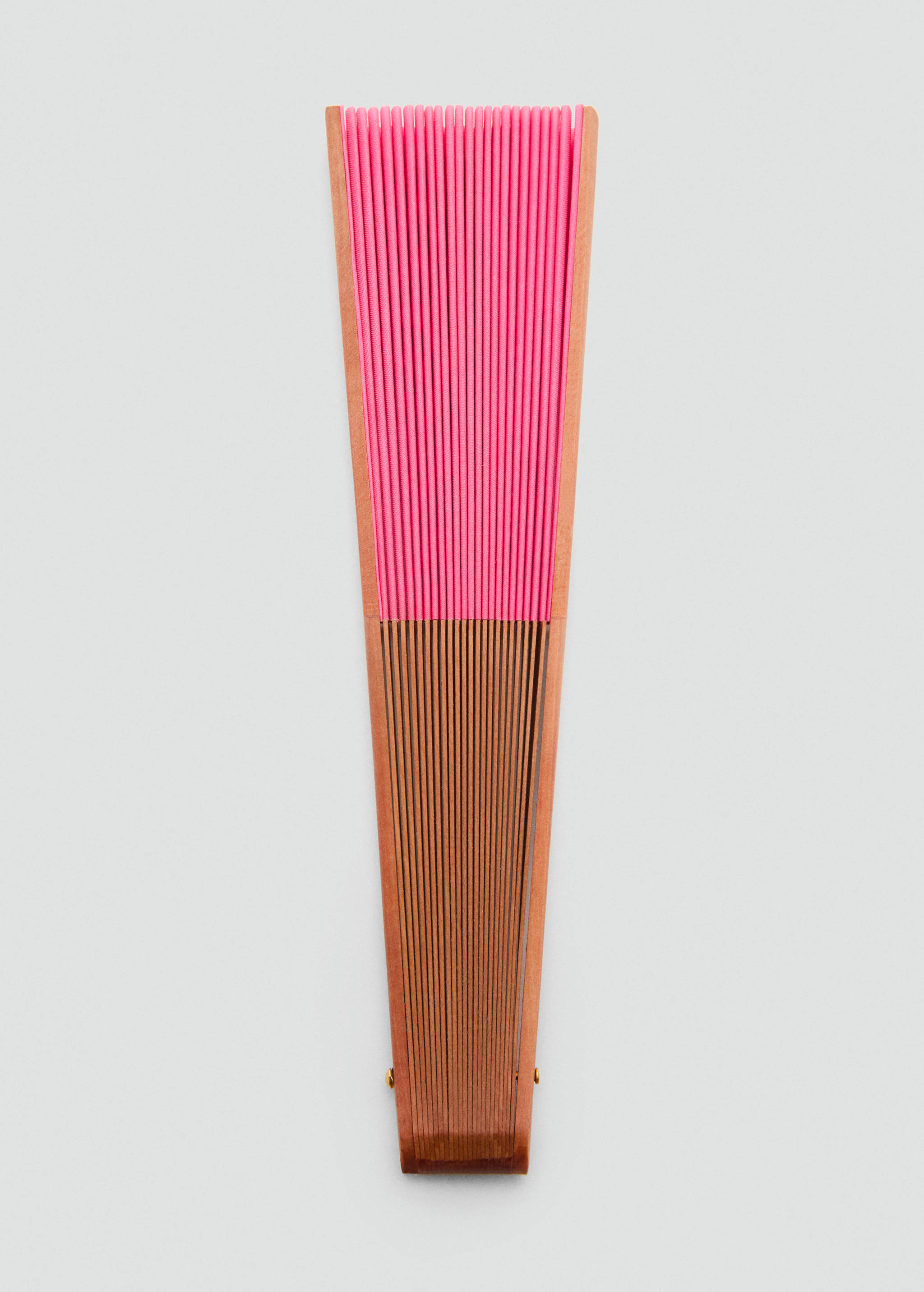 Éventail en bois - Plan moyen