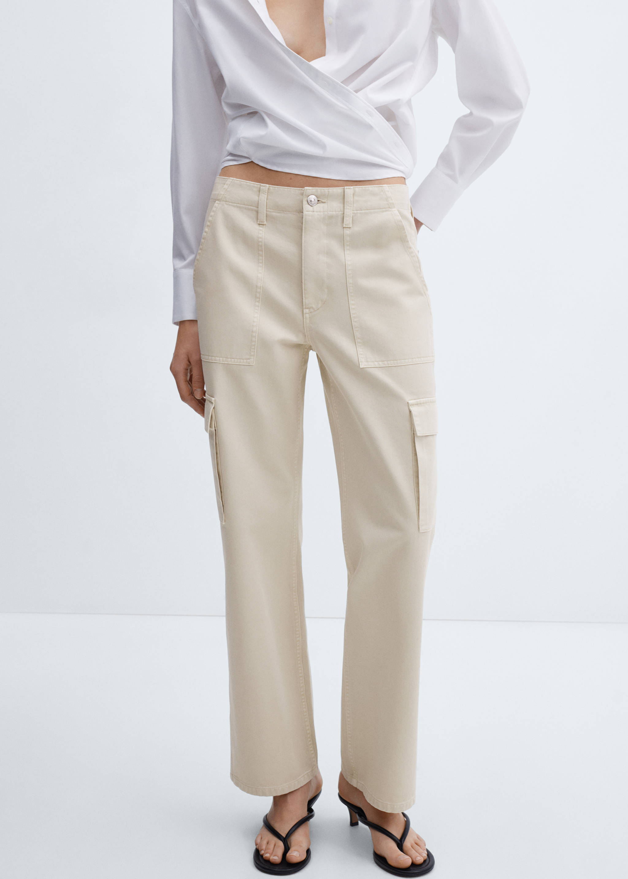 Jeans cargo bolsillos - Plano medio