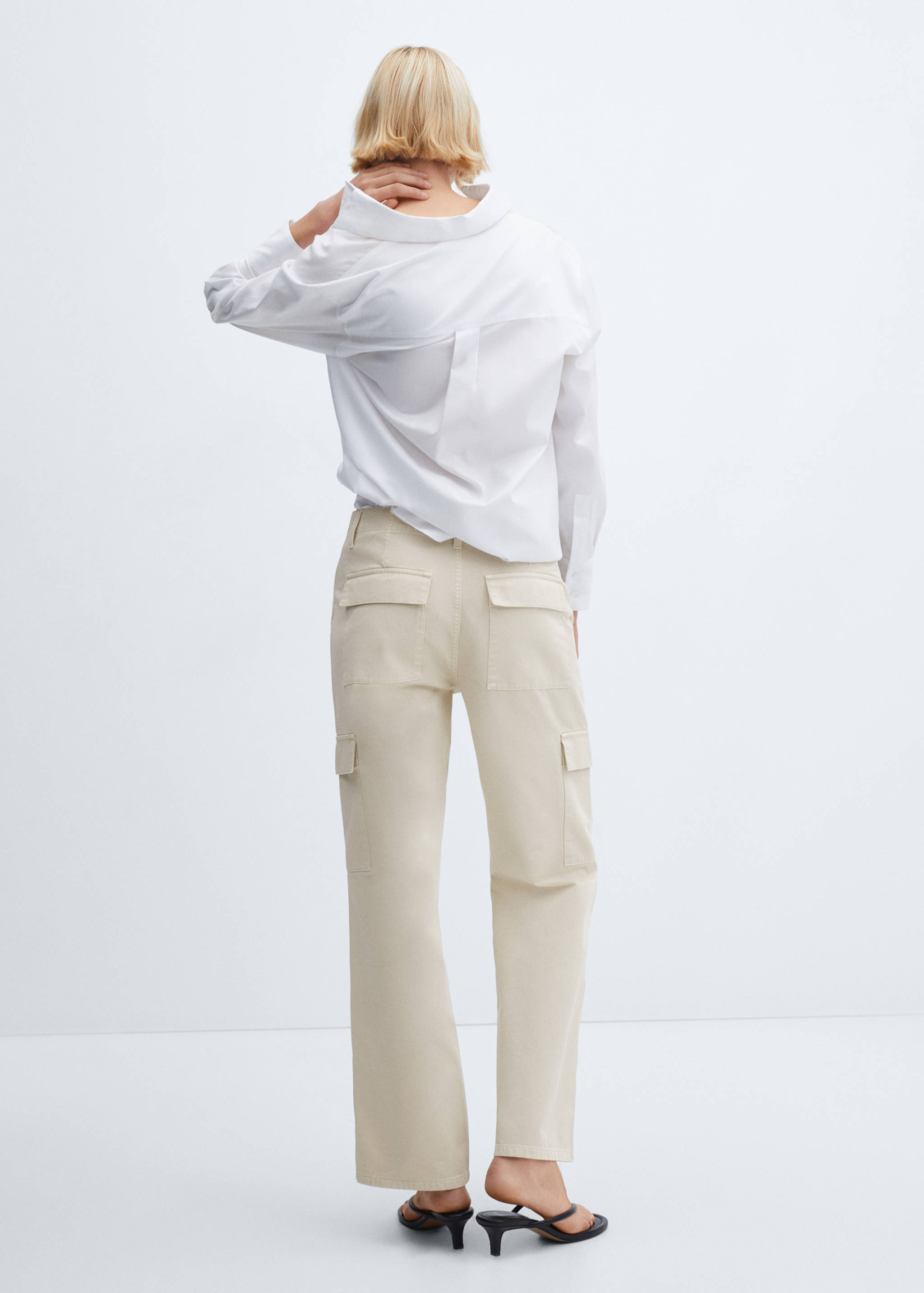 Jeans cargo bolsillos - Reverso del artículo