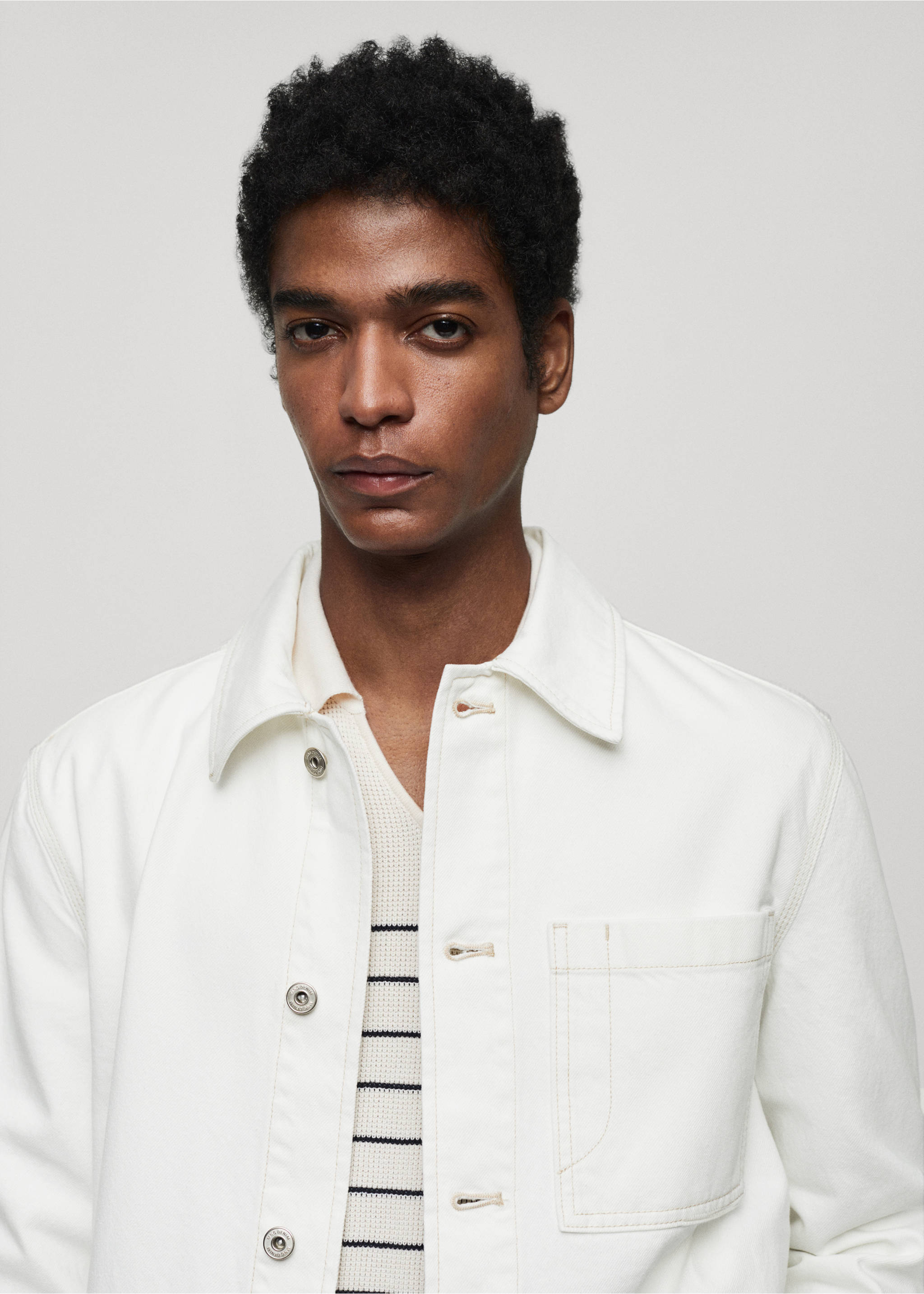 100% cotton overshirt with pocket - Details of the article 1, Off White. Ref: 67046726-00.