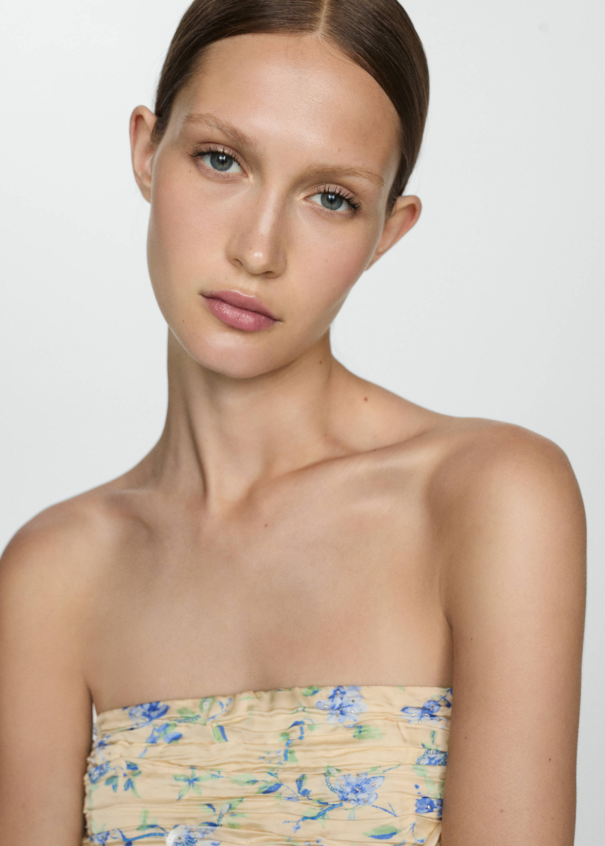 Schulterfreies Top mit Raffdetails - Detail des Artikels 1