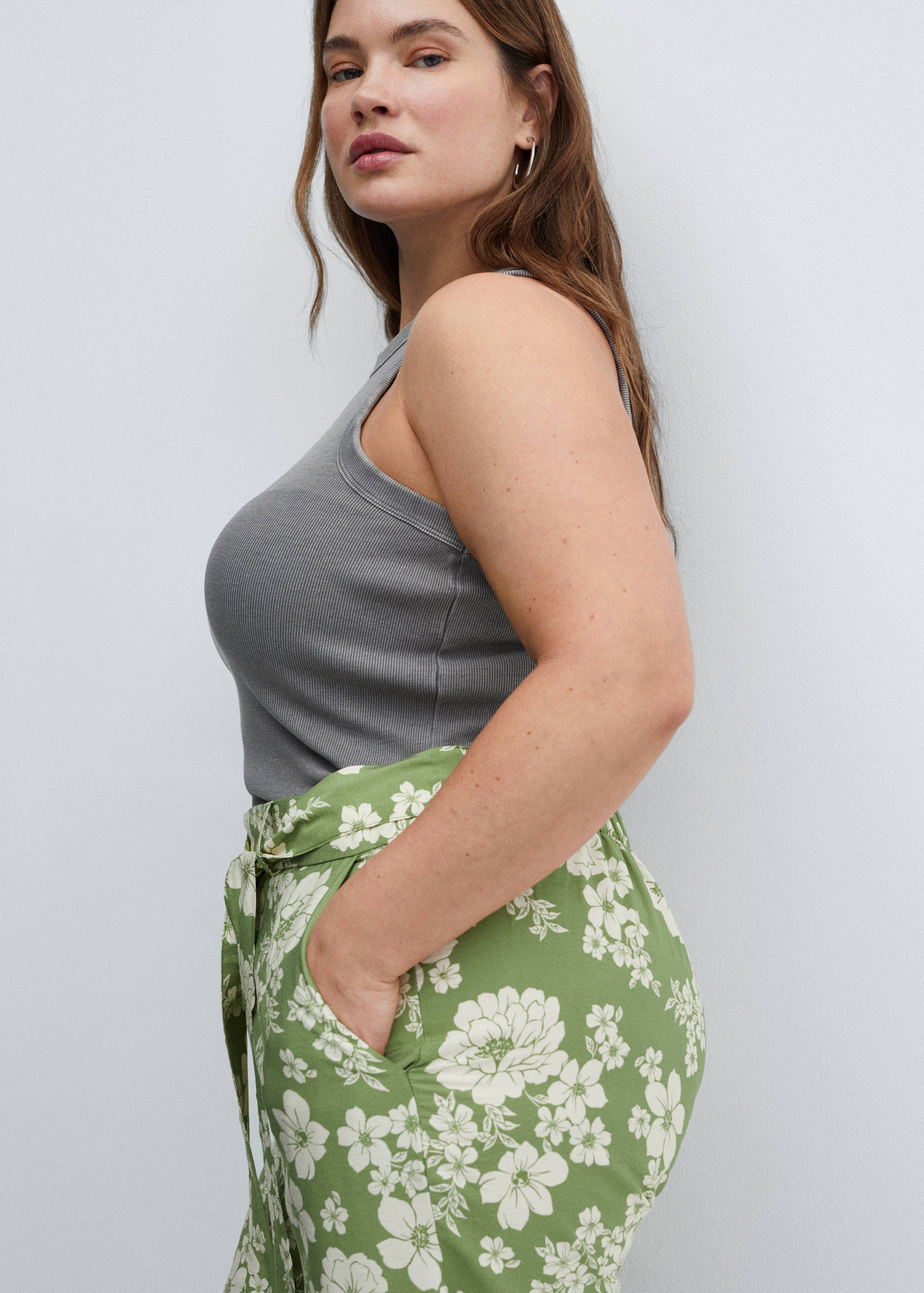 Printed trousers with bow - Details of the article 4