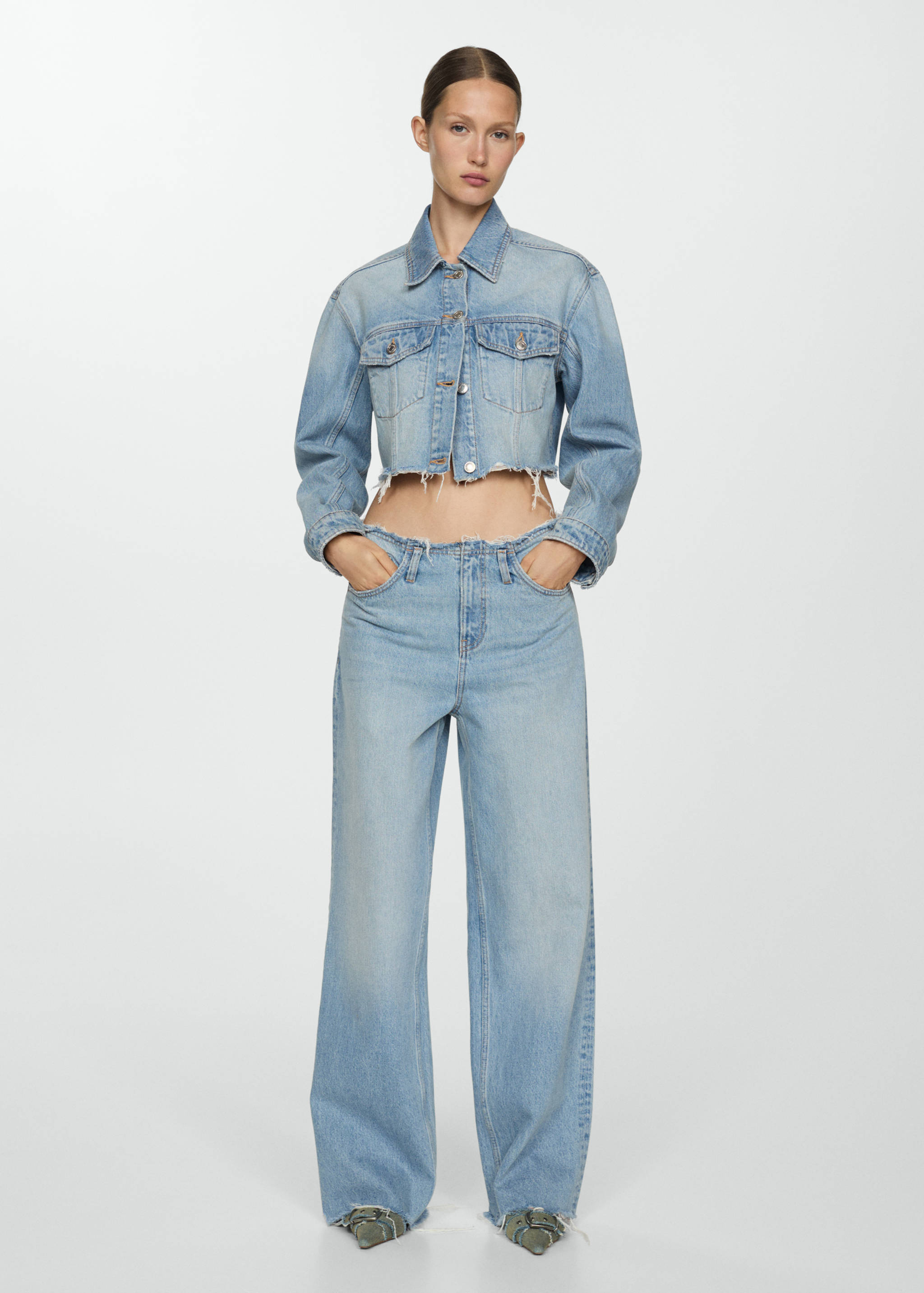 Wide leg jeans with frayed hem - General plane