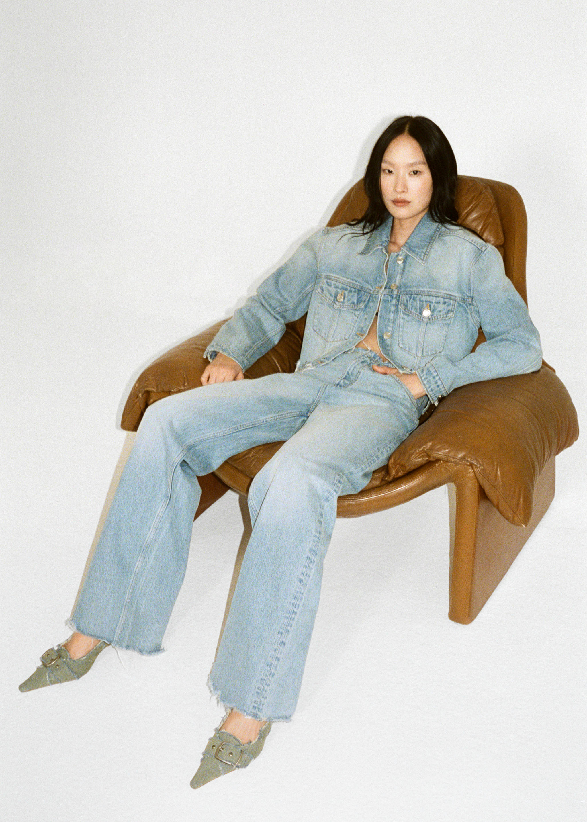 Wide leg jeans with frayed hem - Details of the article 9