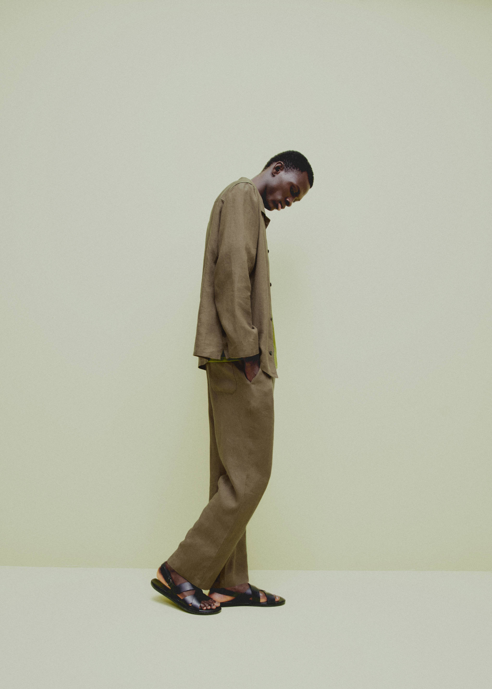 100% linen trousers with drawstring - Details of the article 5, Khaki. Ref: 67047684-00.