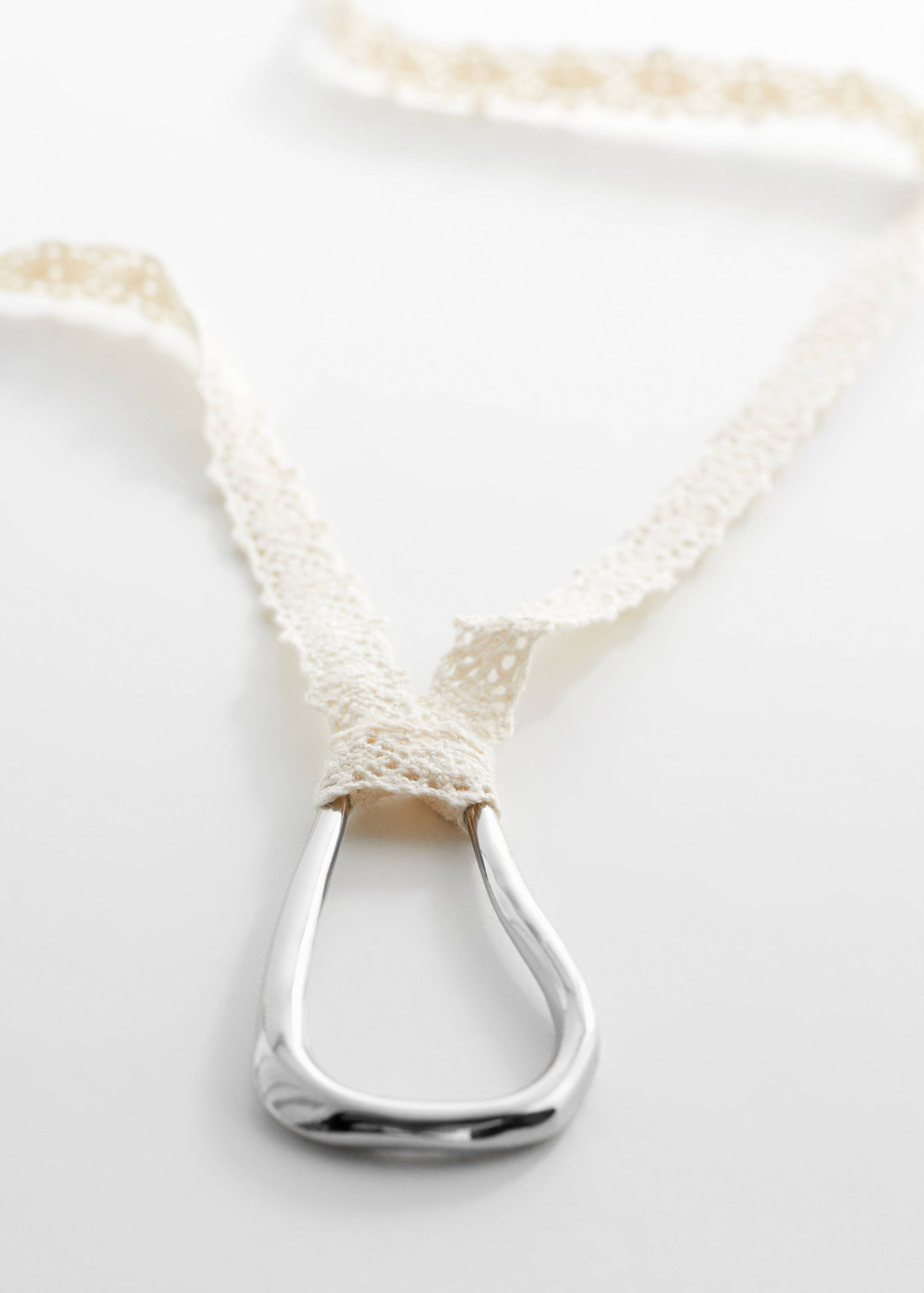 Collier pendentif ruban dentelle - Détail de l'article 1