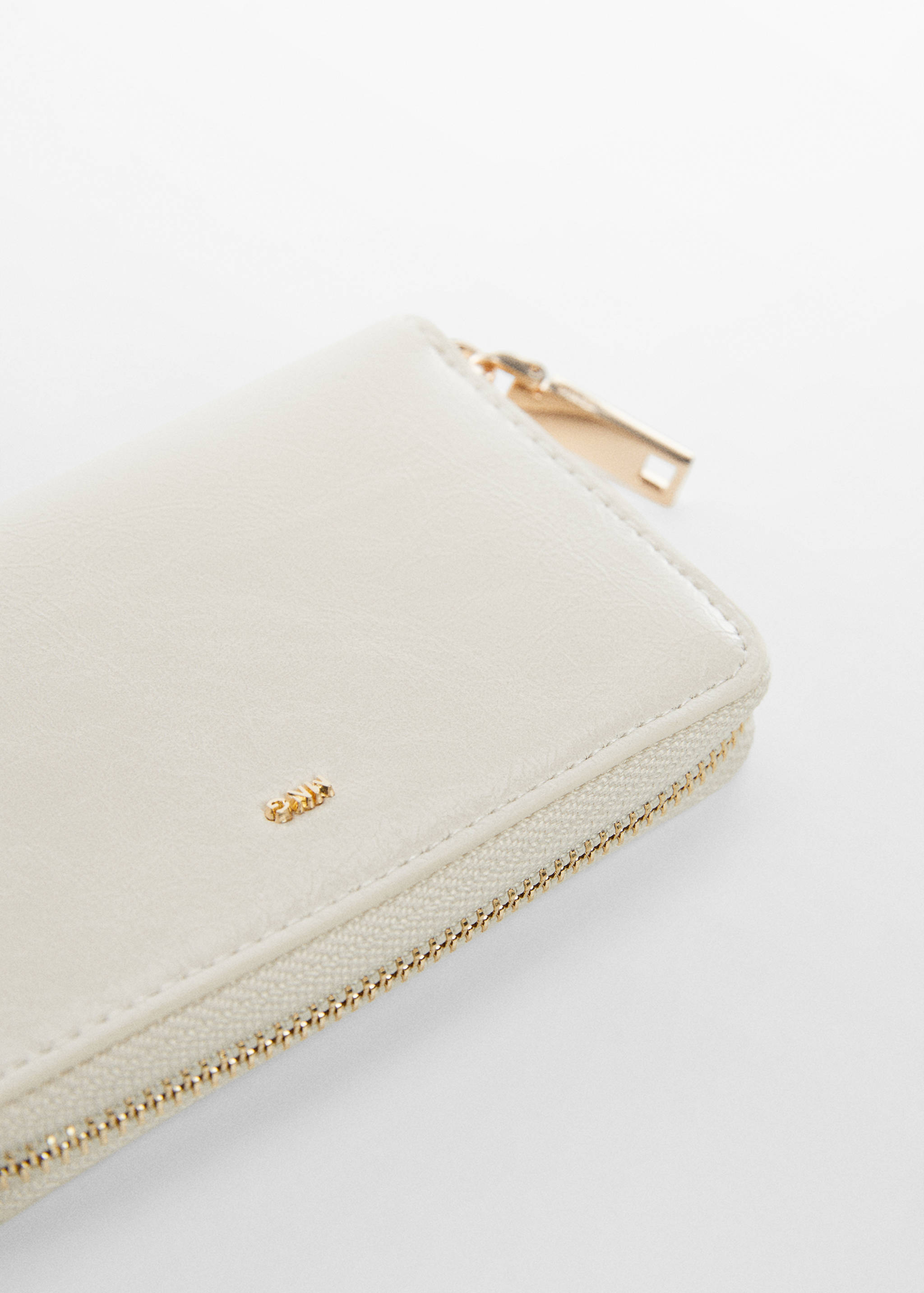 Embossed wallet with logo - Details of the article 1