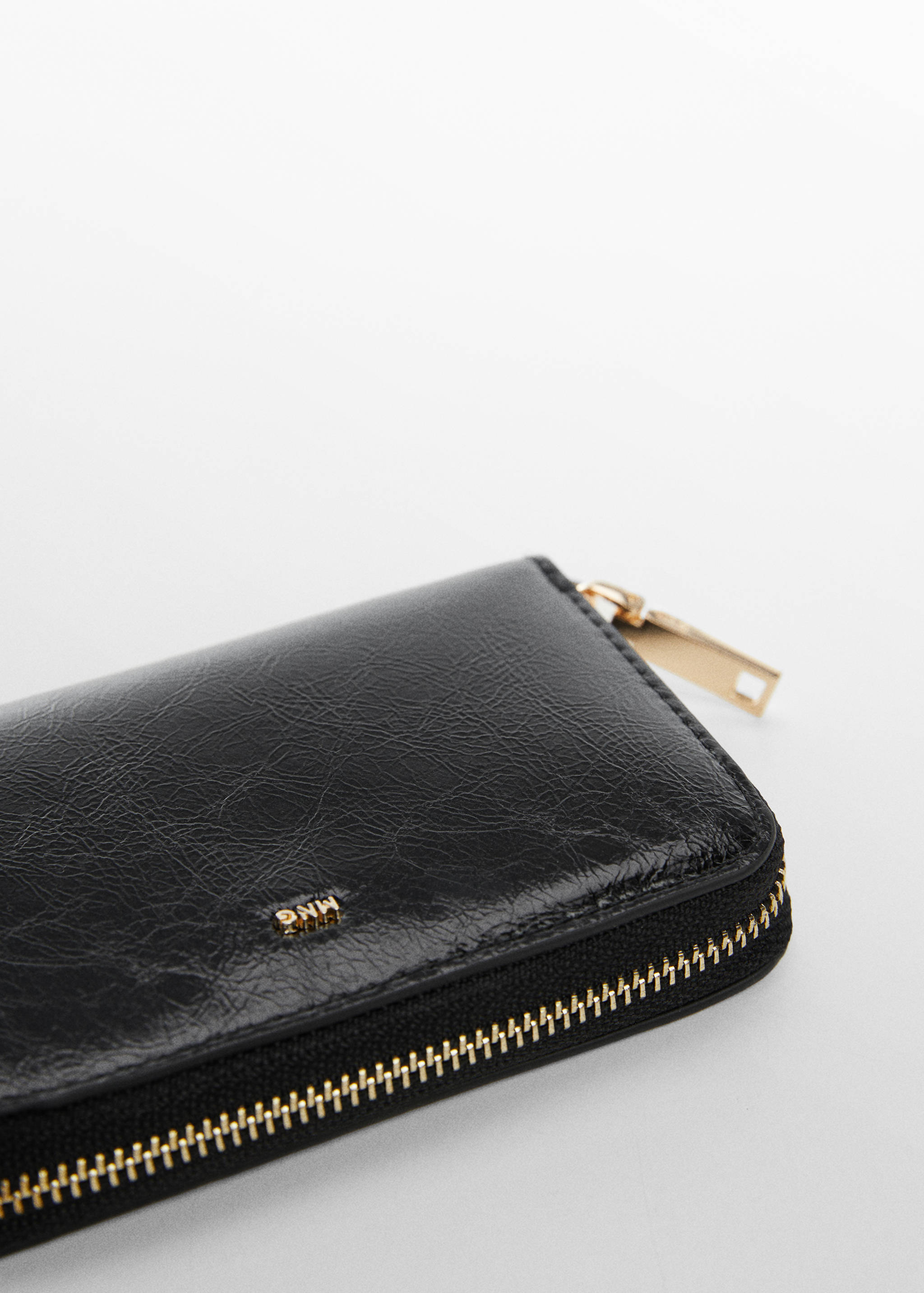 Embossed wallet with logo - Details of the article 1