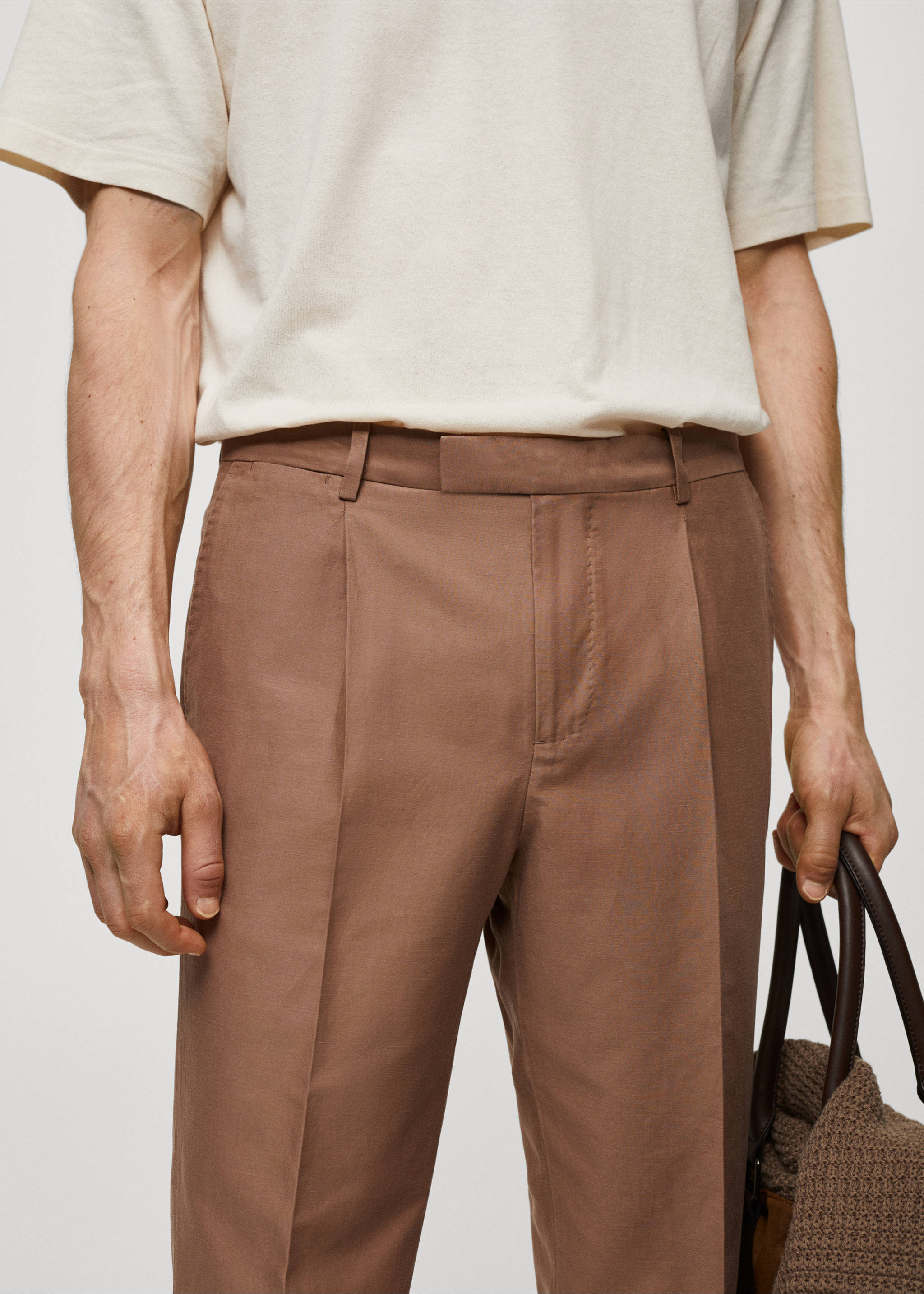 Slim-fit pantalon van katoen en linnen - Detail van het artikel 1, Oranjebruin. Ref: 67048269-00.