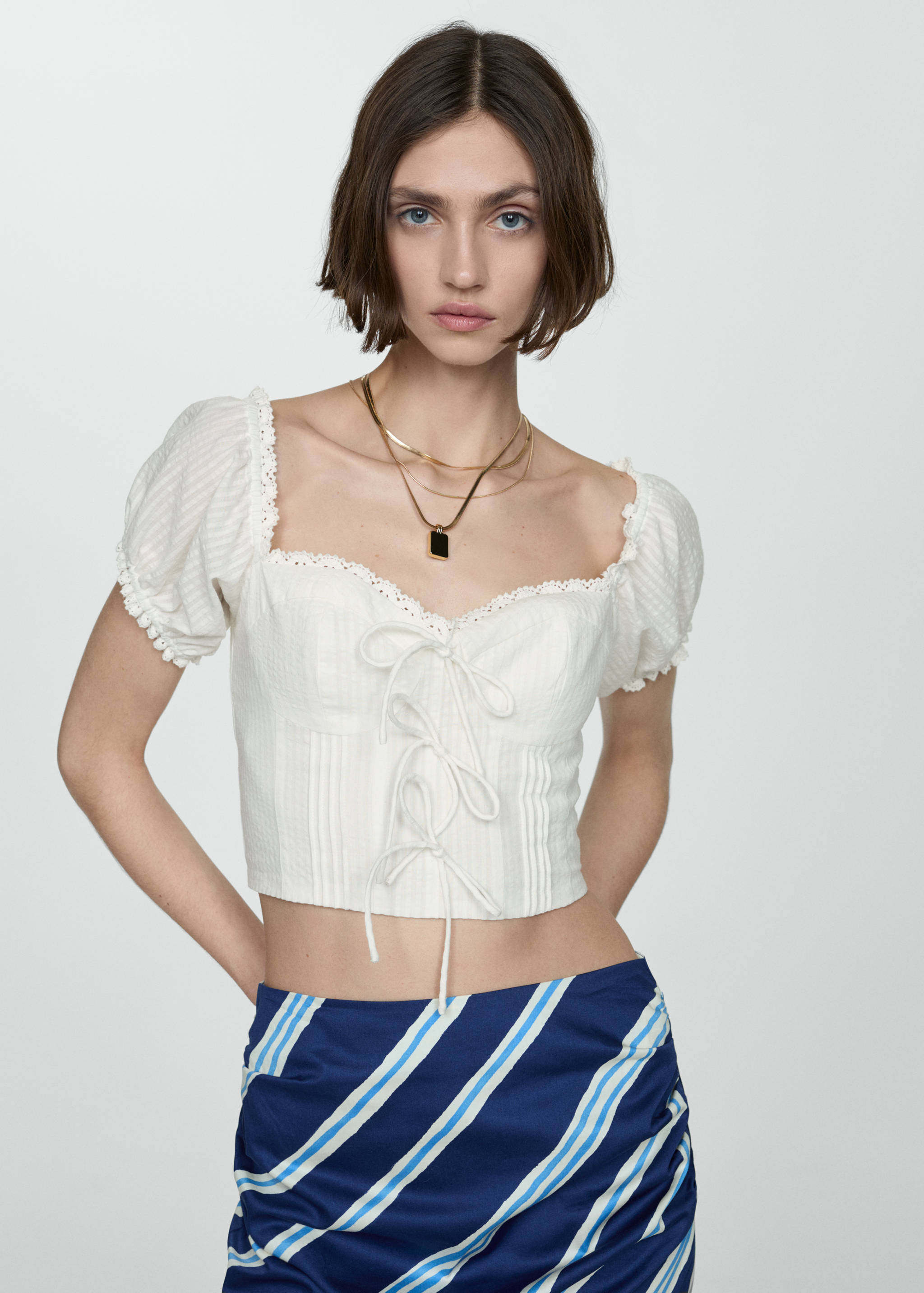 Cropped blouse with bow detail - Medium plane