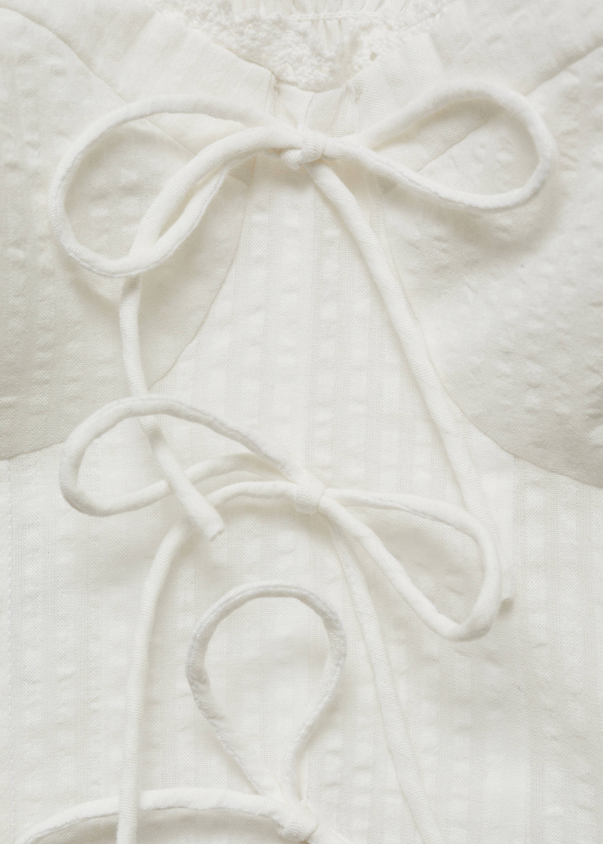 Cropped blouse with bow detail - Details of the article 8