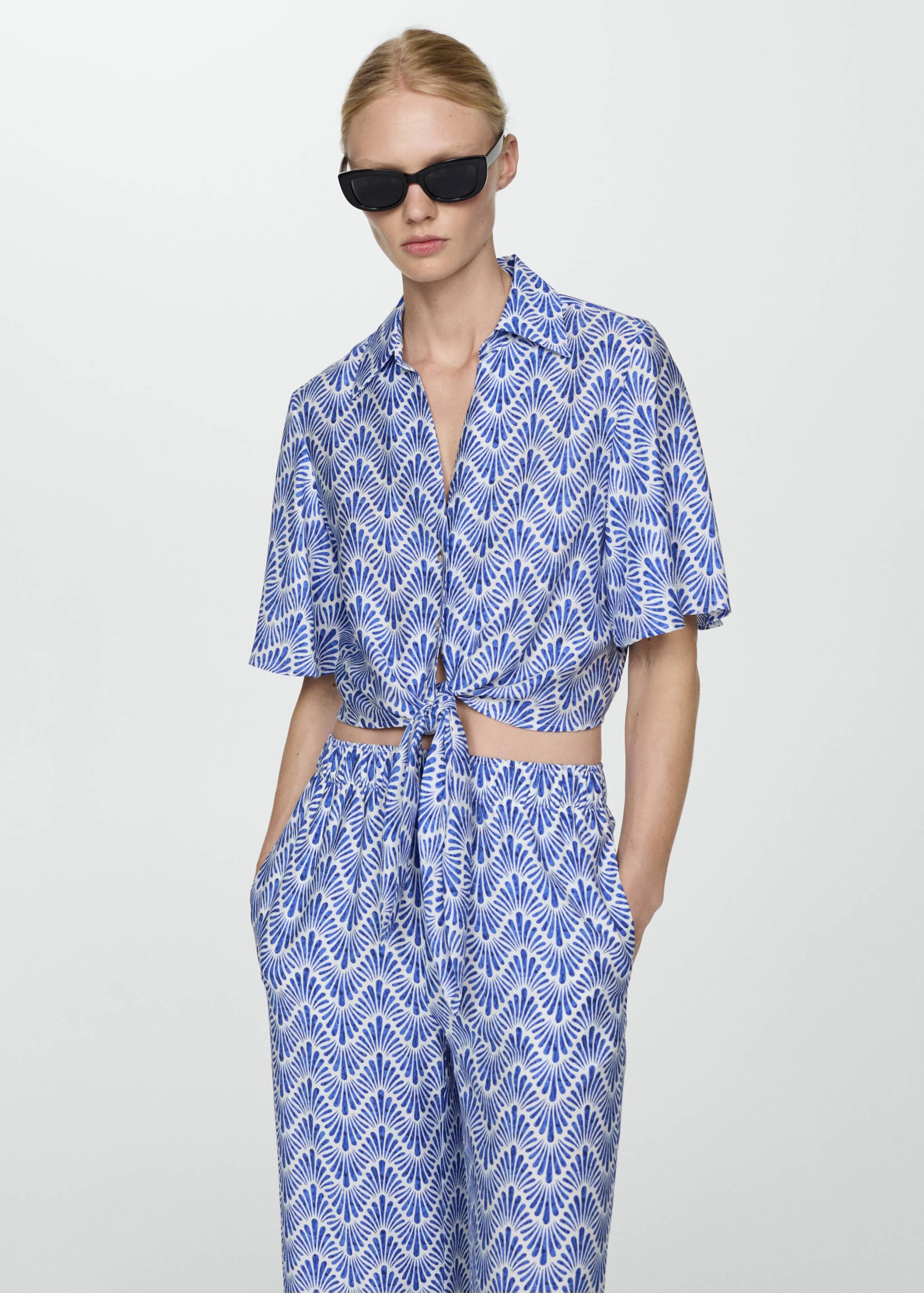 Printed straight trousers - Details of the article 1