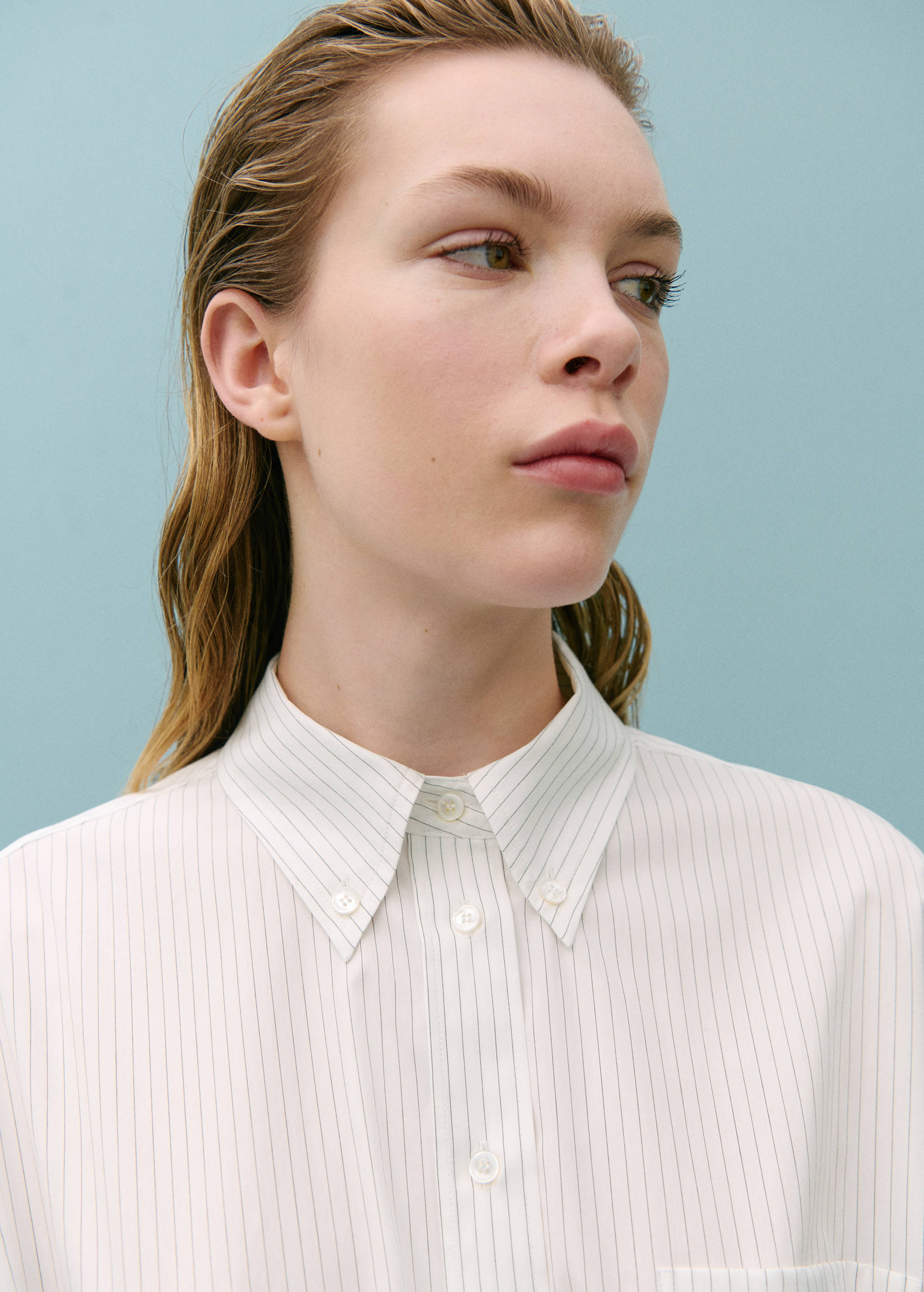Shirt with gathered back opening - Details of the article 1