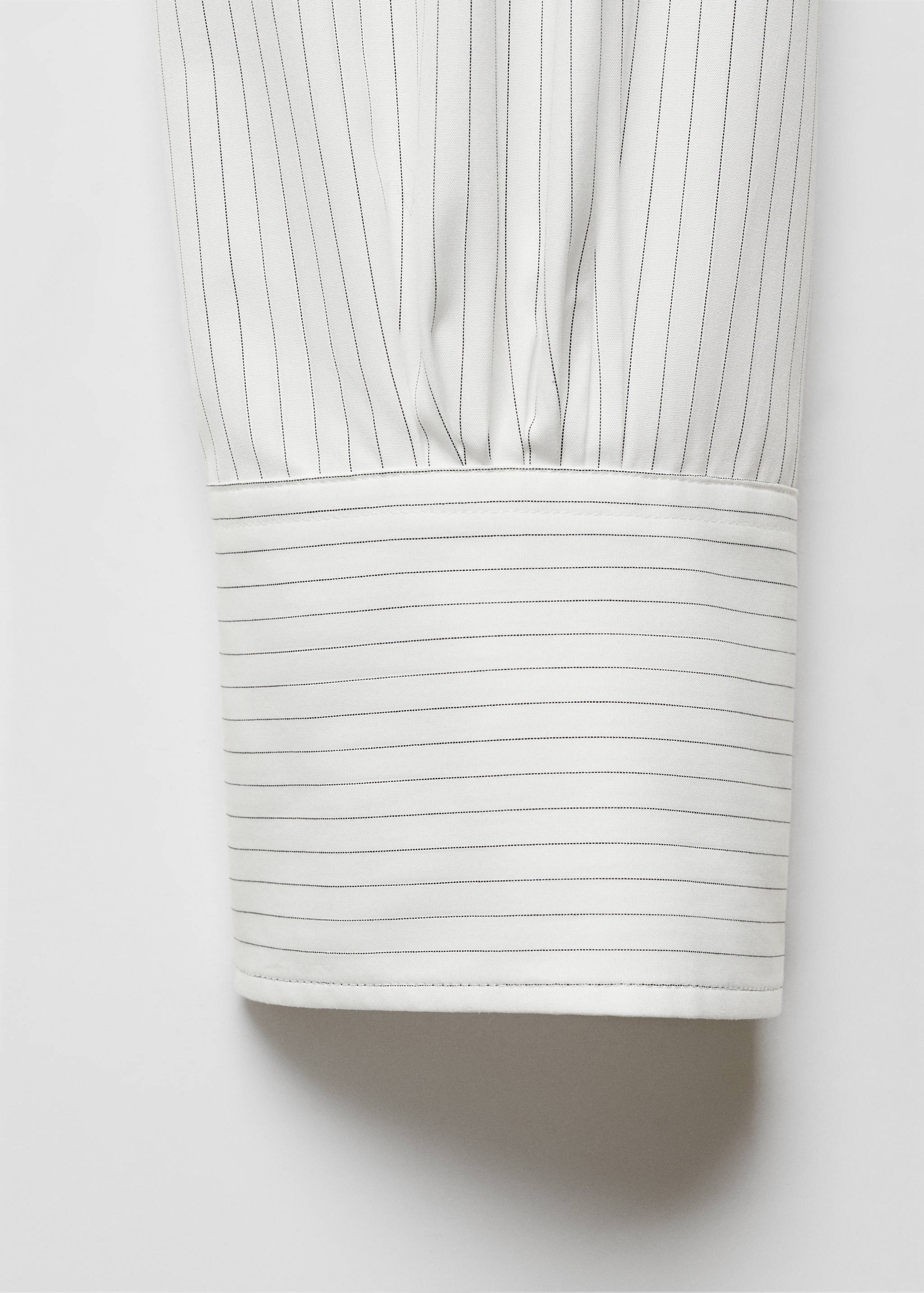 Shirt with gathered back opening - Details of the article 0
