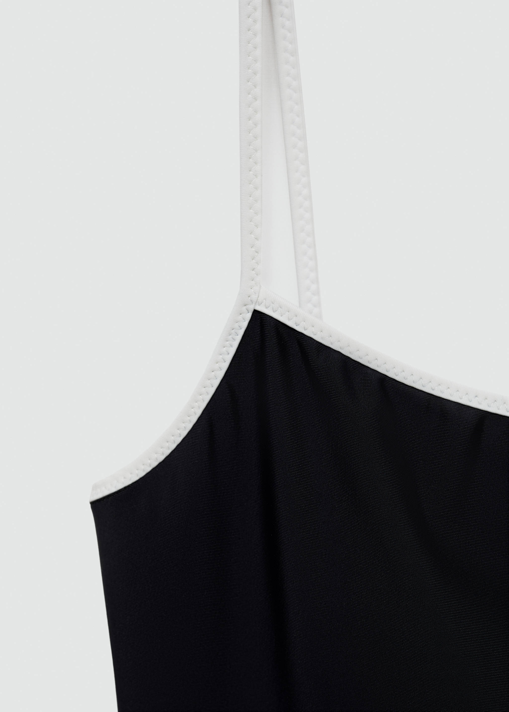 Swimming trunks with contrasting finishes - Details of the article 8