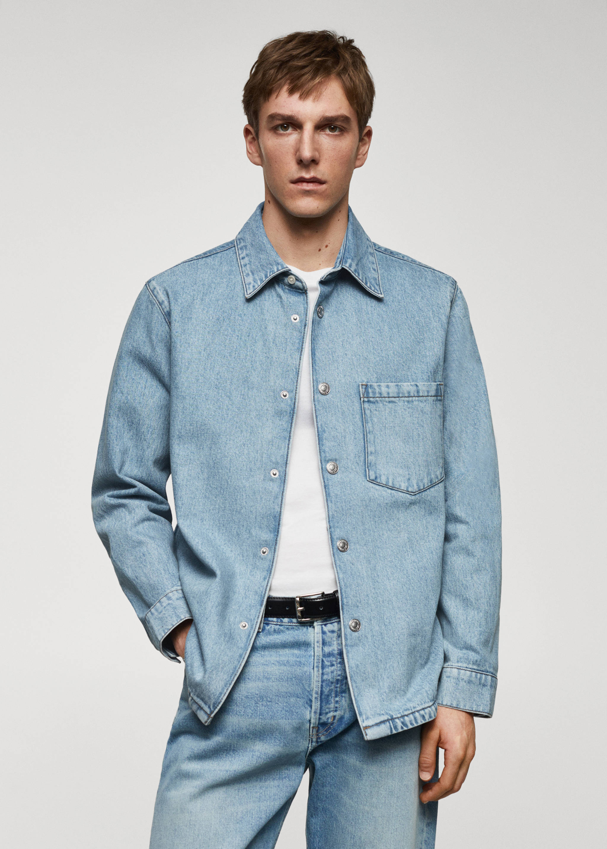 Jeans-Overshirt mit Tasche - Mittlere Ansicht