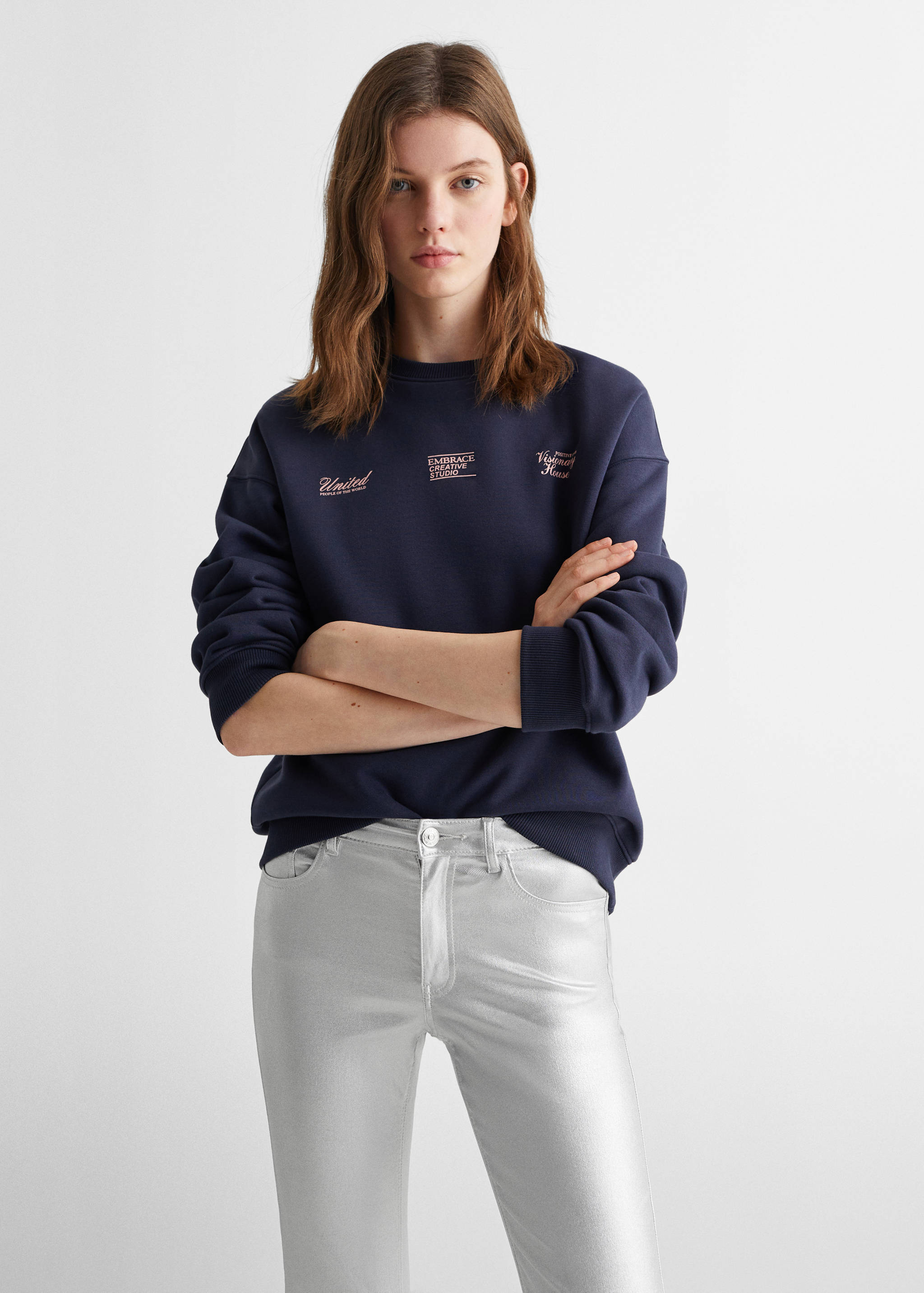 Metallic trousers - Середній план