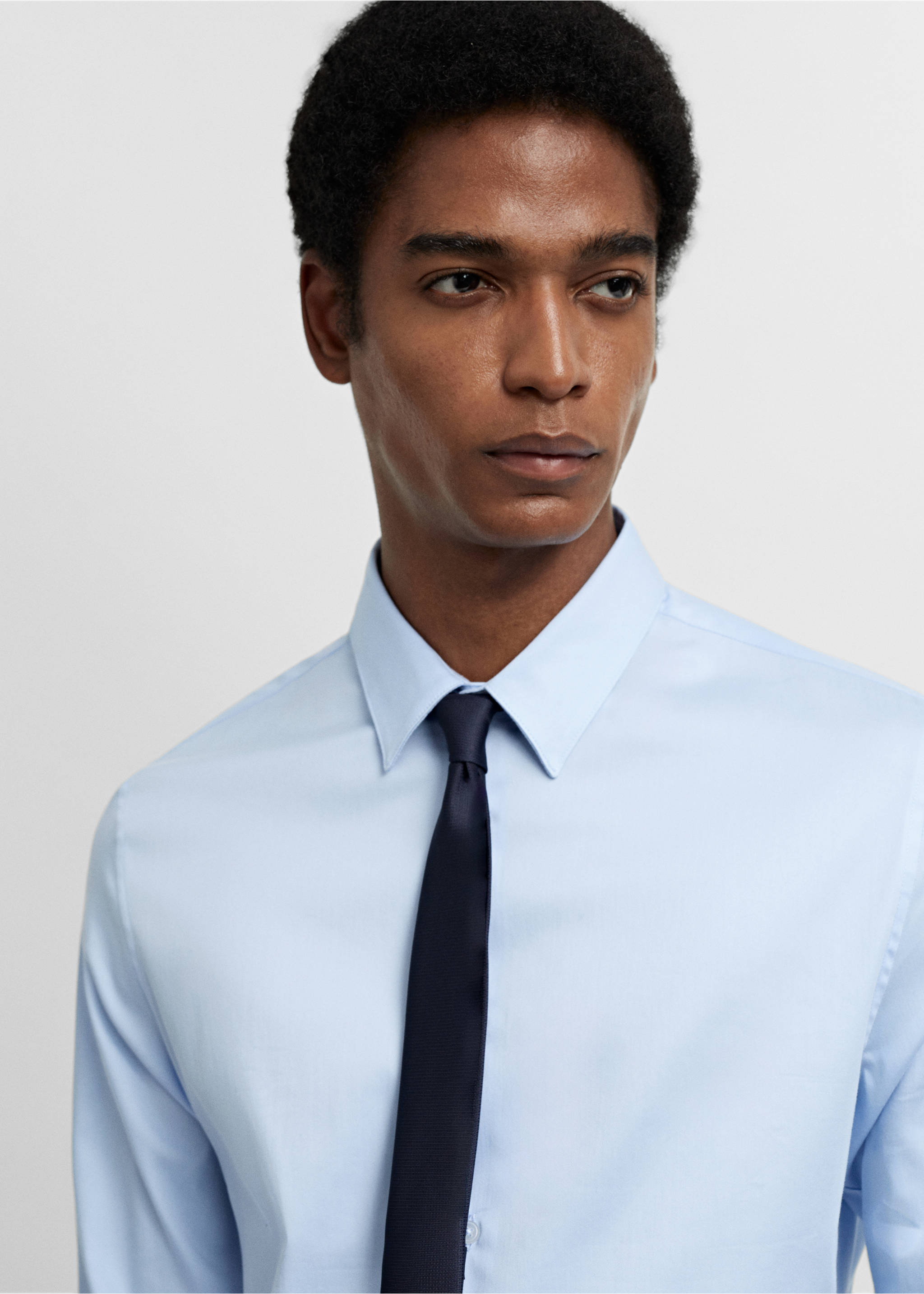Super slim-fit poplin suit shirt - Details of the article 1, Sky Blue. Ref: 67050268-00.