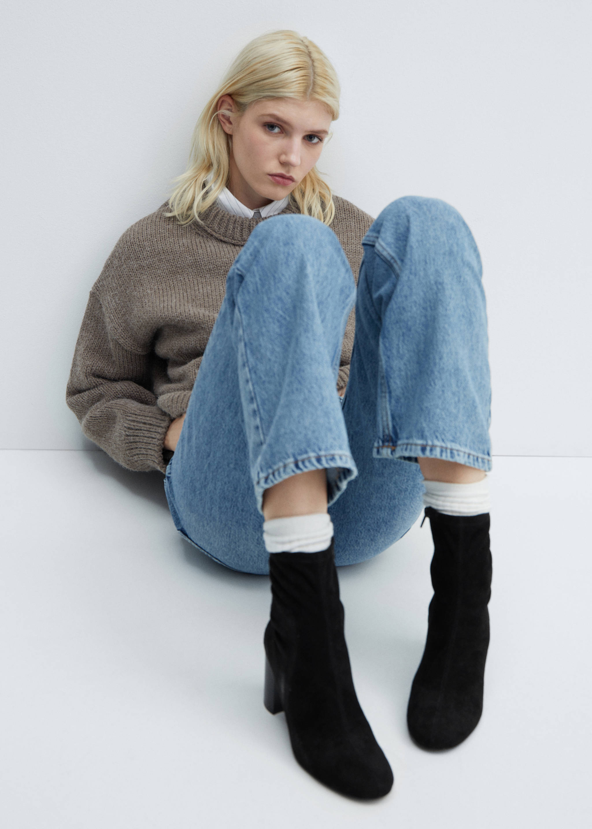 Round-toe heeled ankle boots - General plane