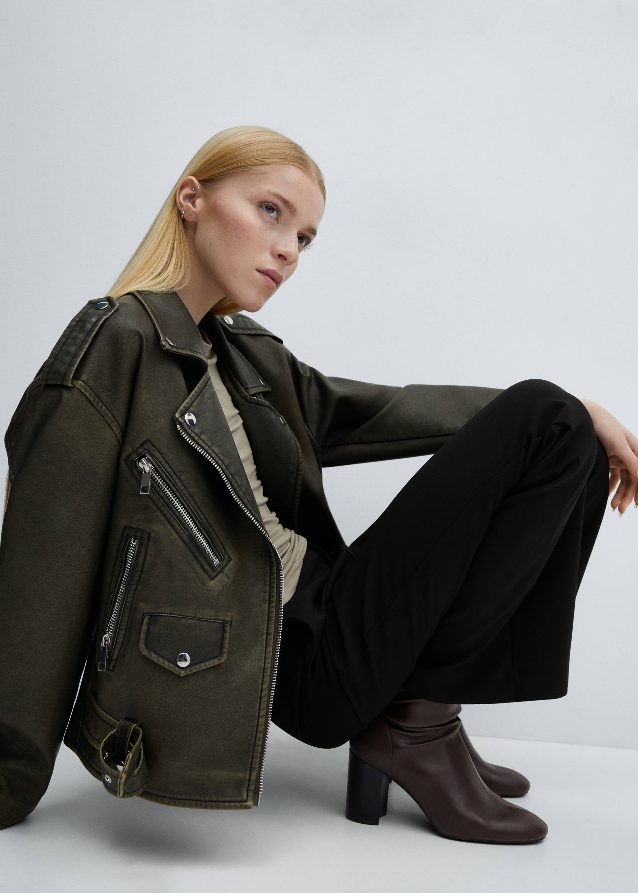 Round-toe heeled ankle boots - General plane