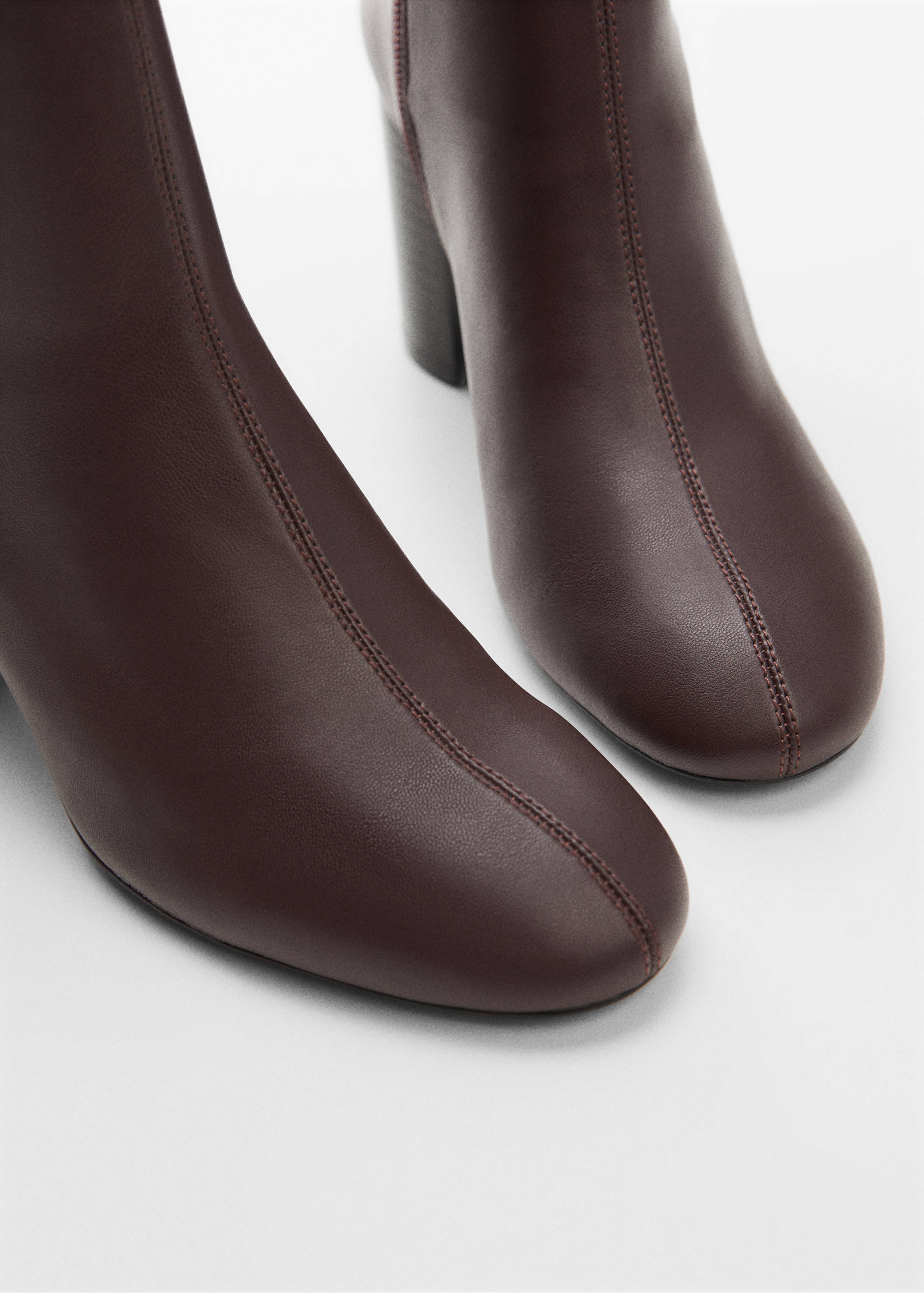 Round-toe heeled ankle boots - Details of the article 2