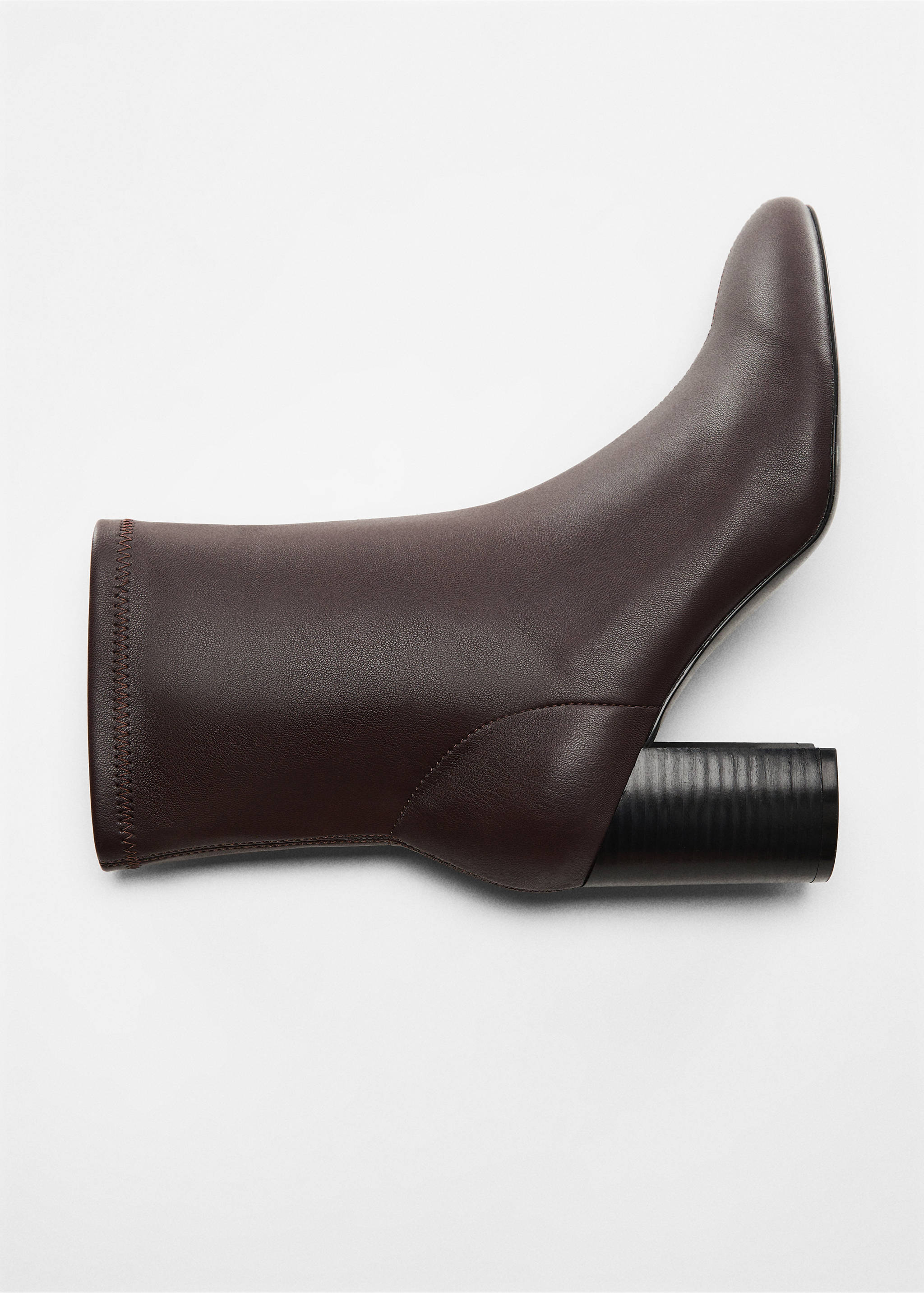 Round-toe heeled ankle boots - Details of the article 5