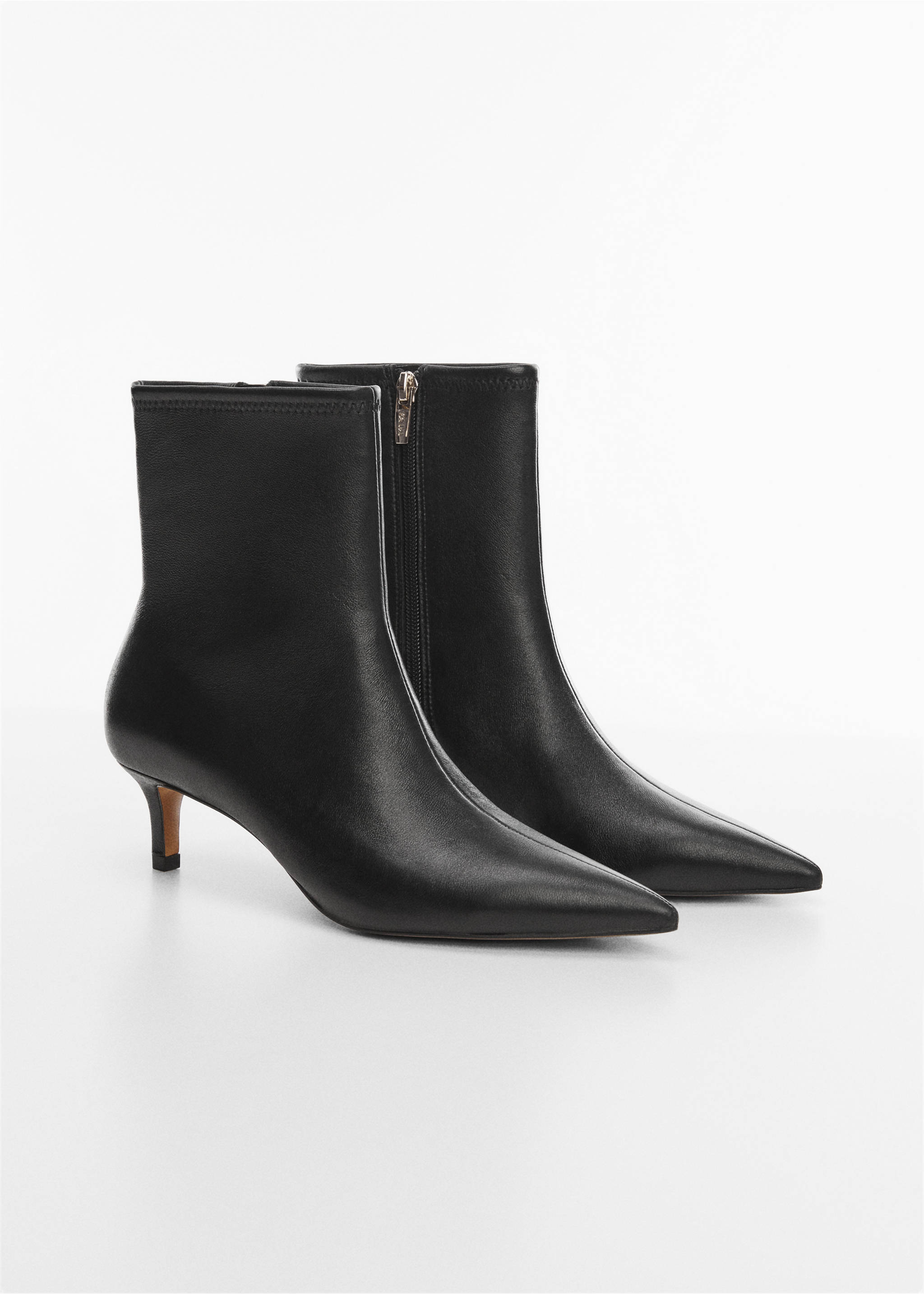 Кожаные ботильоны на каблуке Kitten heels - Средний план, Черный. Ref: 67050277-00.