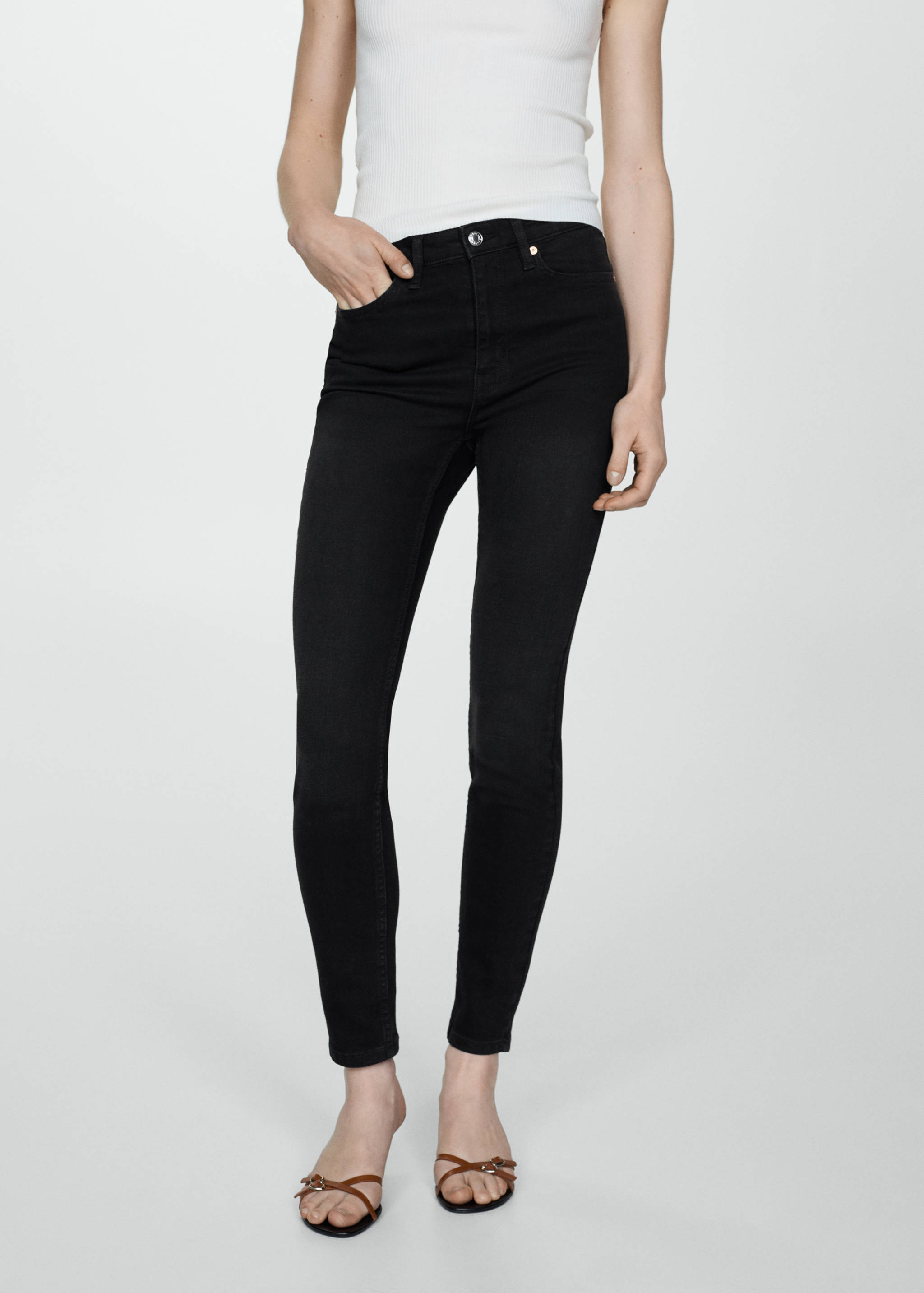 Jeans skinny tiro alto - Plano medio