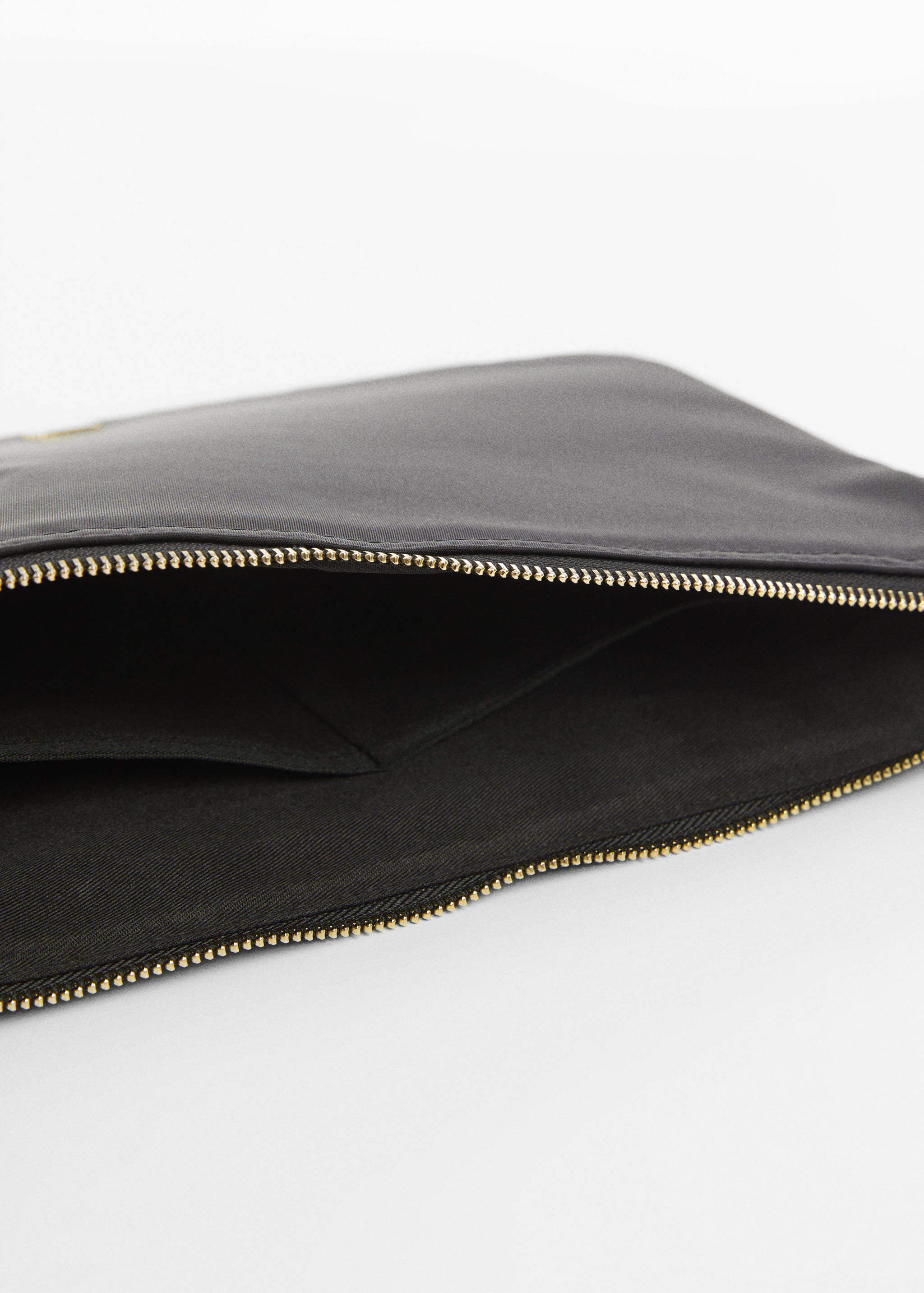 Logo laptop case - Details of the article 2