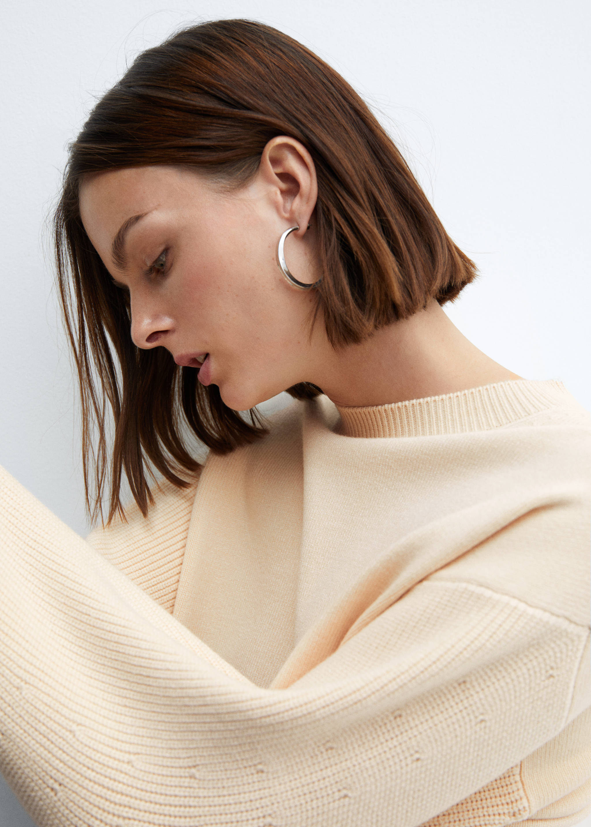 Round-neck knitted sweater - Details of the article 1