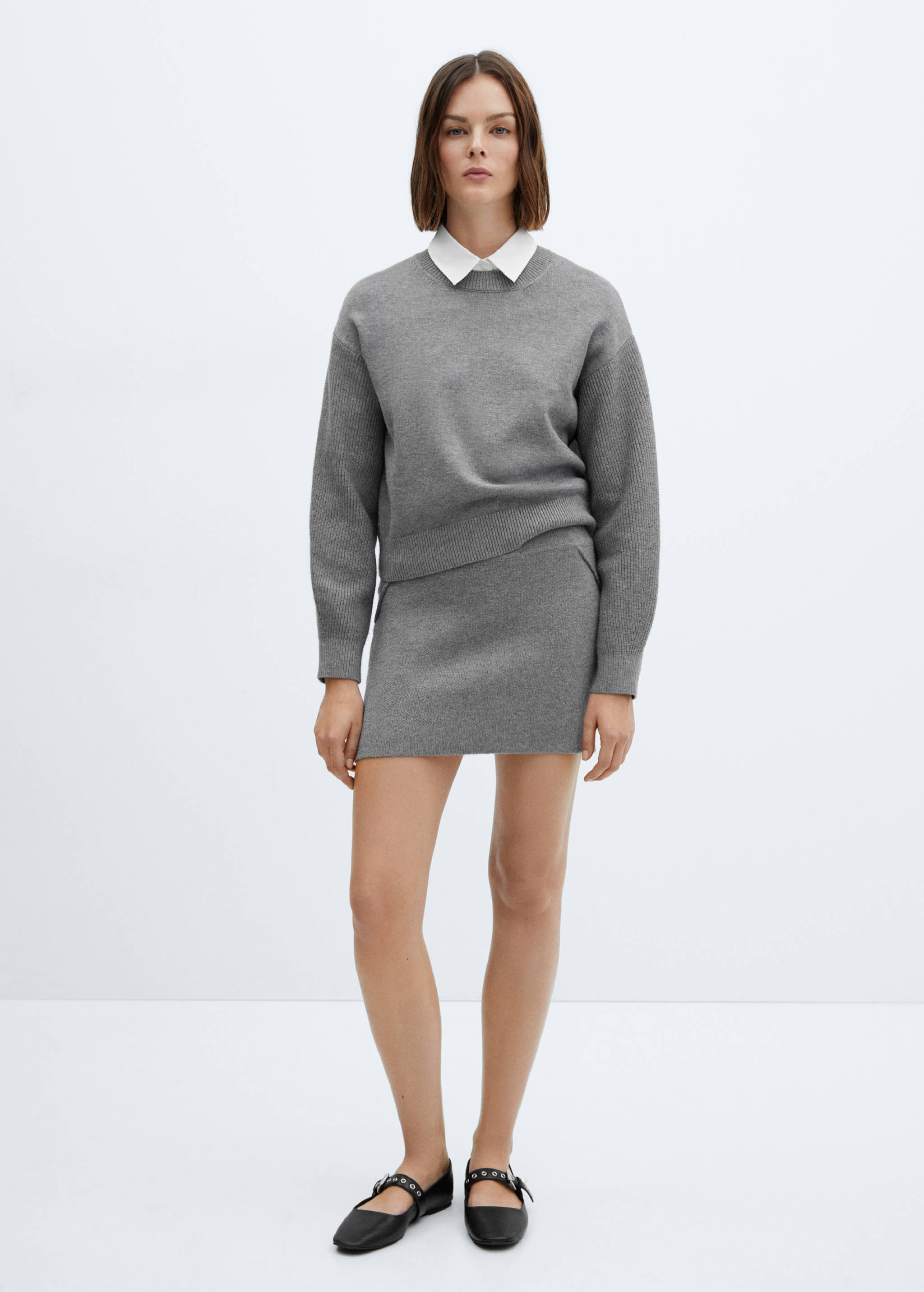 Round-neck knitted sweater - General plane