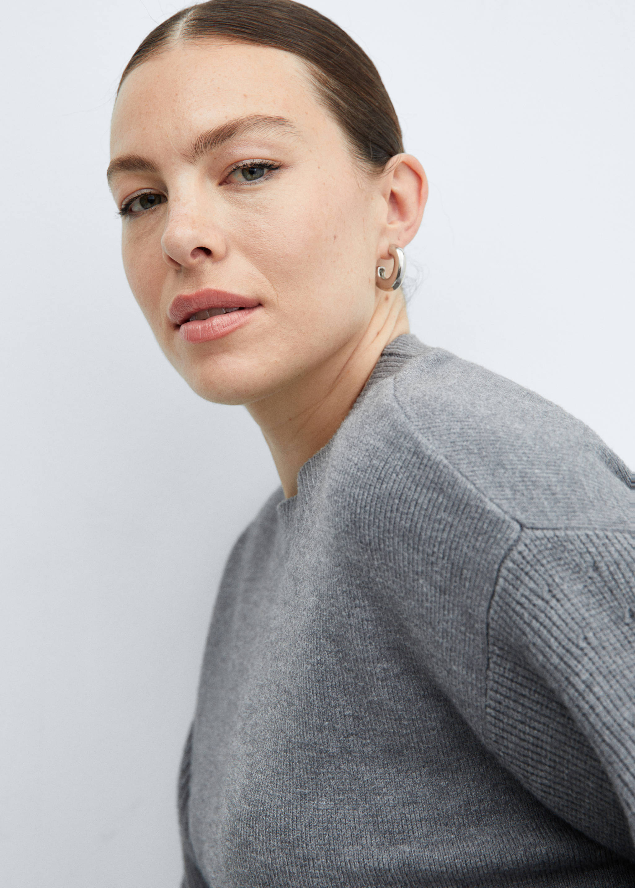 Round-neck knitted sweater - Details of the article 4