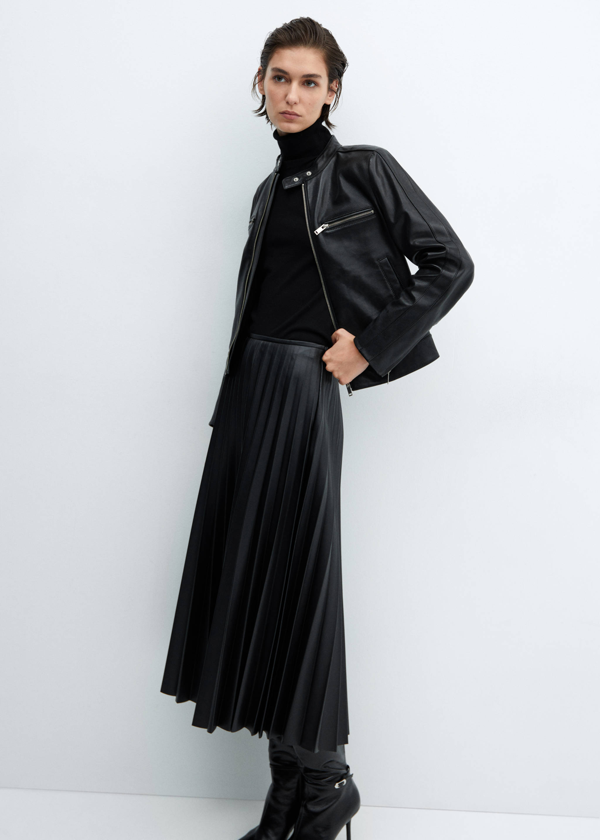 Faux-leather pleated skirt - Details of the article 4