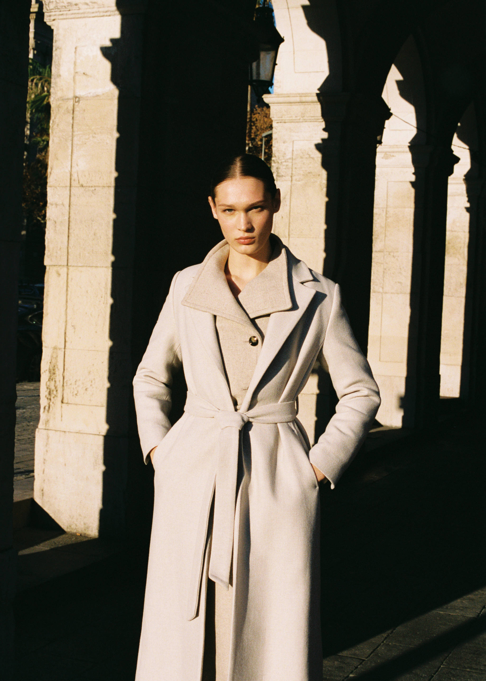 Manteco wool coat with detachable fur collar - Details of the article 7