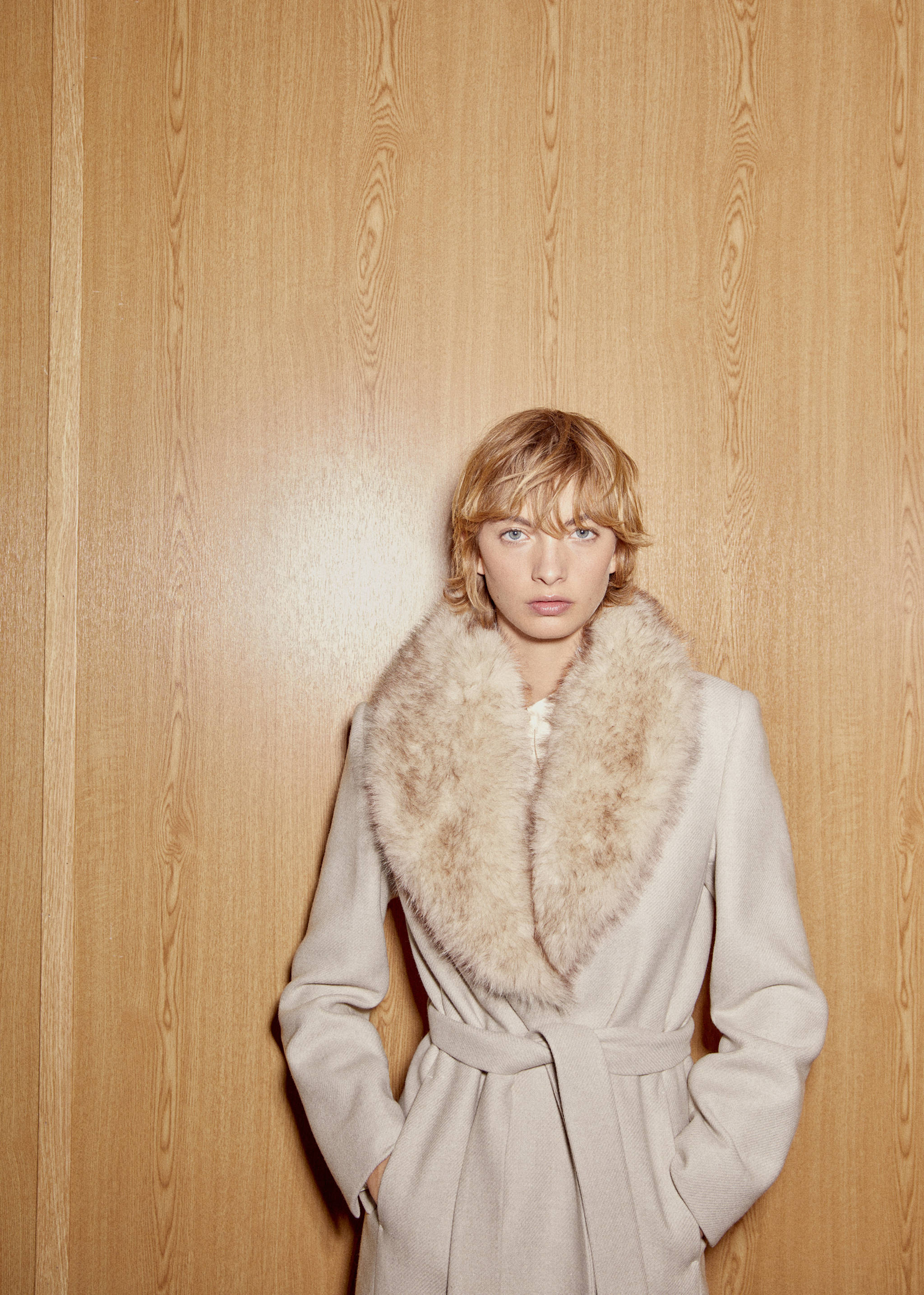 Manteco wool coat with detachable fur collar - Details of the article 9