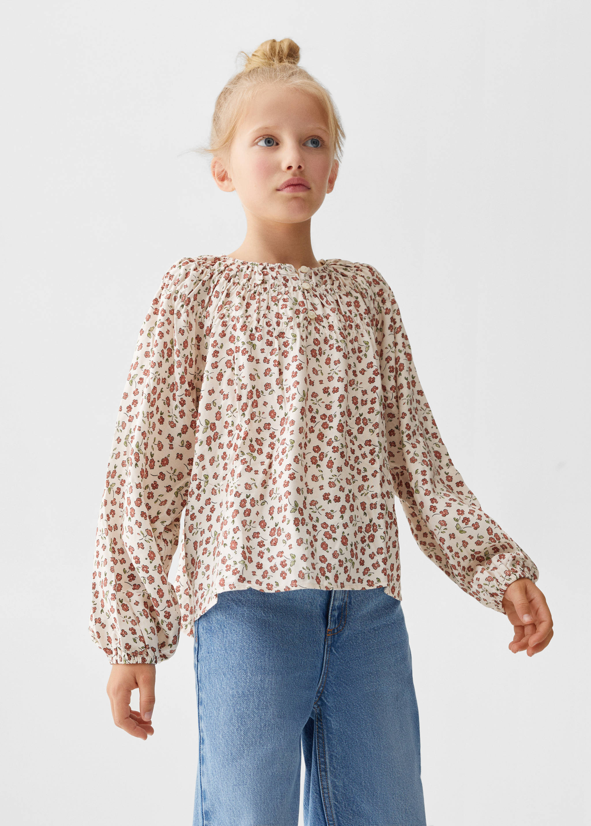 Blus bermotif bunga - Tampilan Sedang