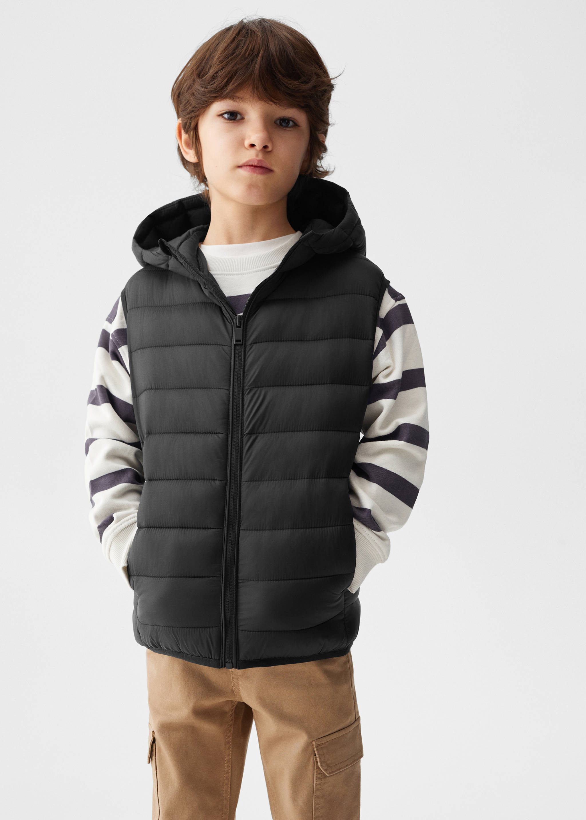 Colete acolchoado capuz - Plano médio