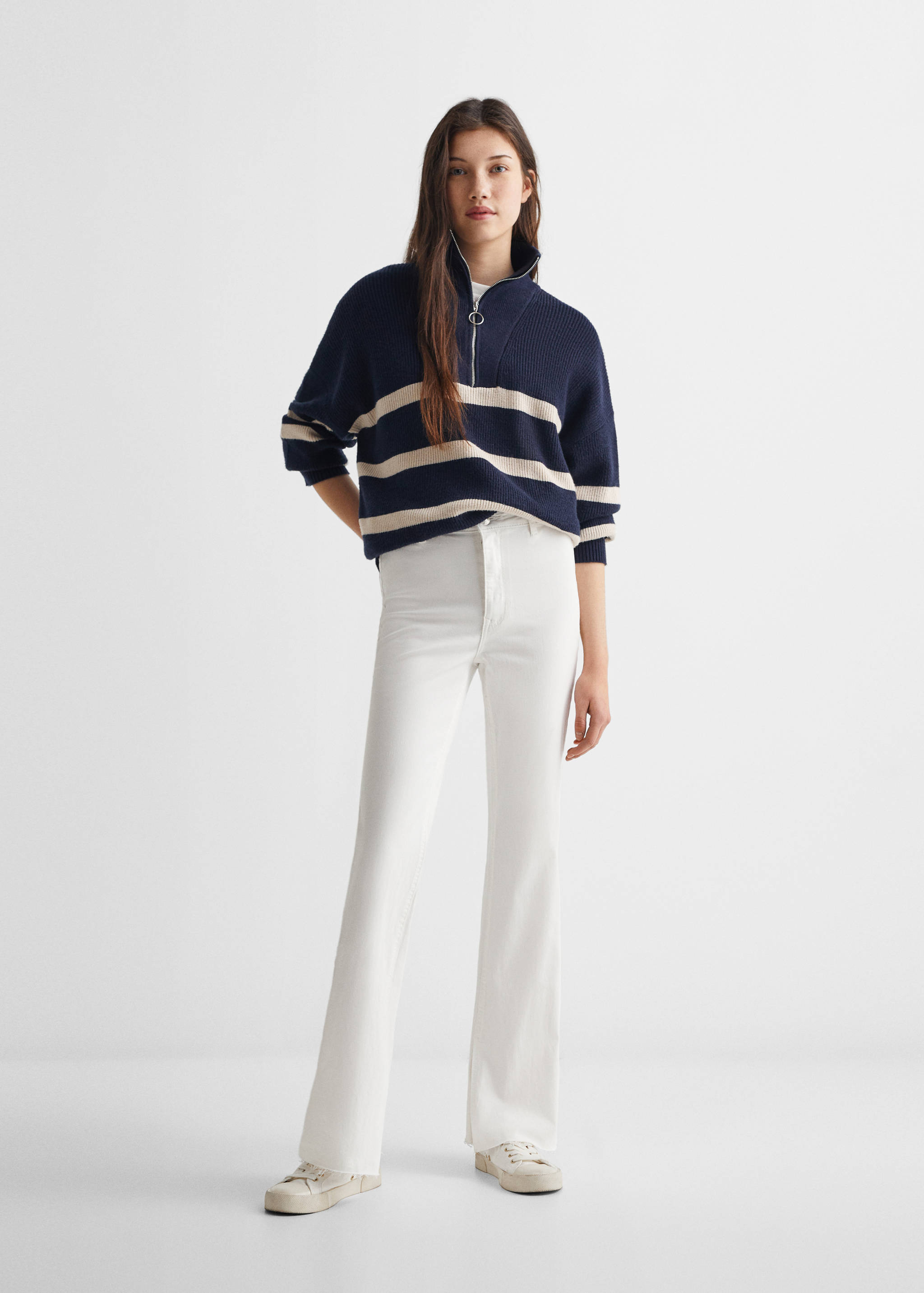 Flared Jeans mit Schlitz - Allgemeine Ansicht