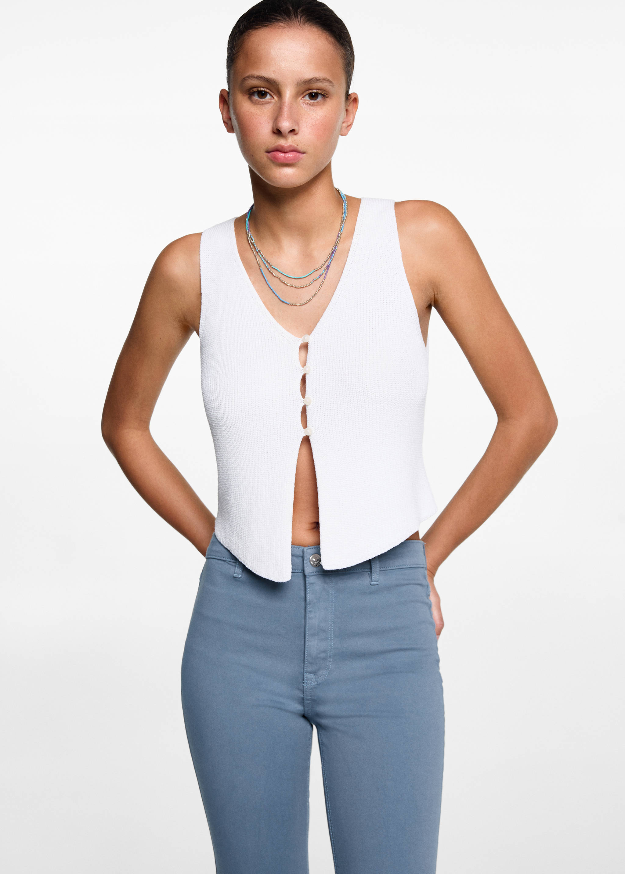 Flared Jeans mit Schlitz - Mittlere Ansicht