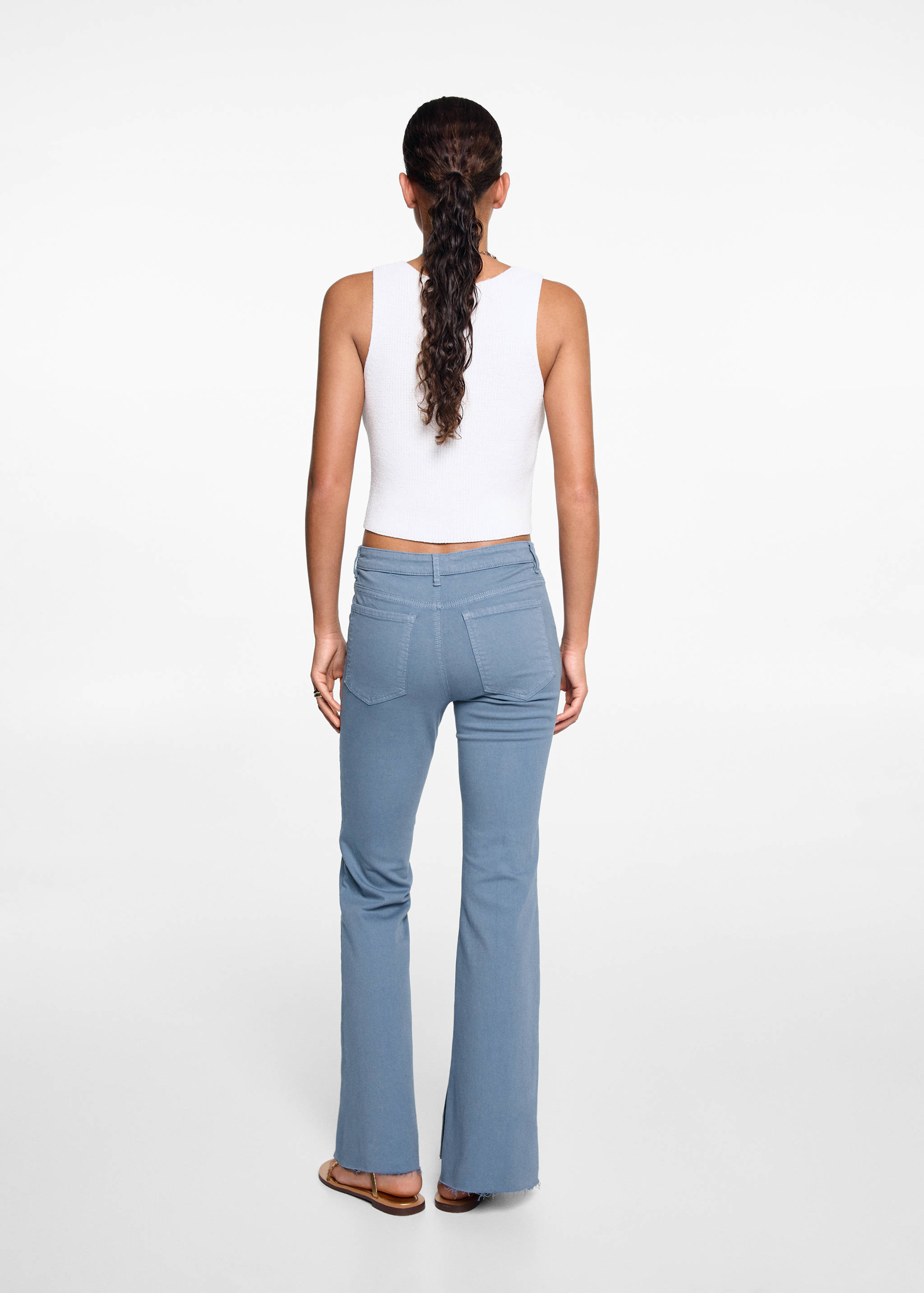 Flared Jeans mit Schlitz - Rückseite des Artikels