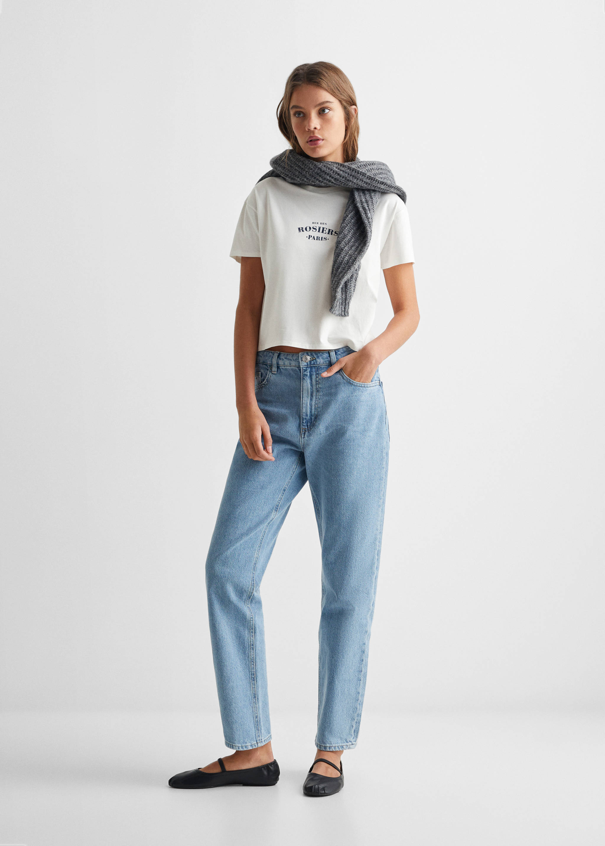 T-shirt com mensagem estampada - Plano geral