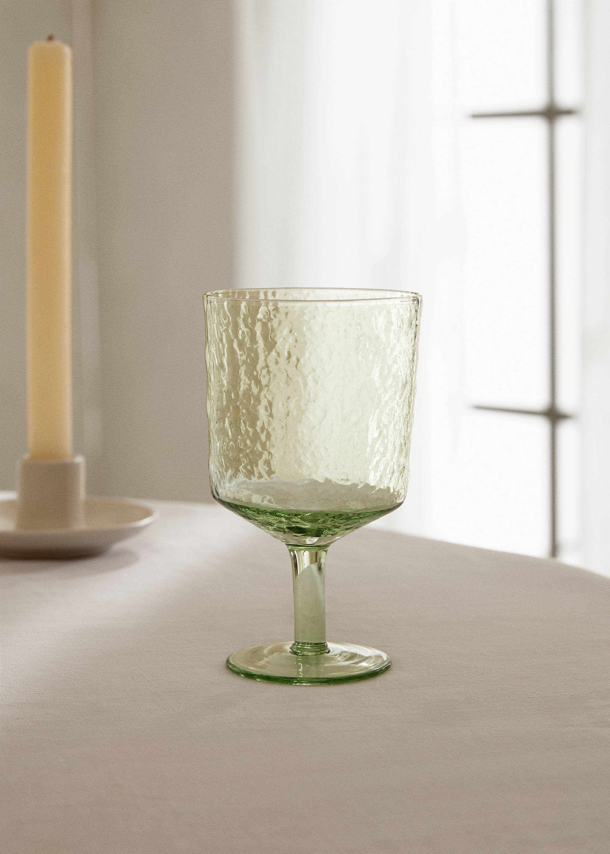 Embossed glass goblet - General plane
