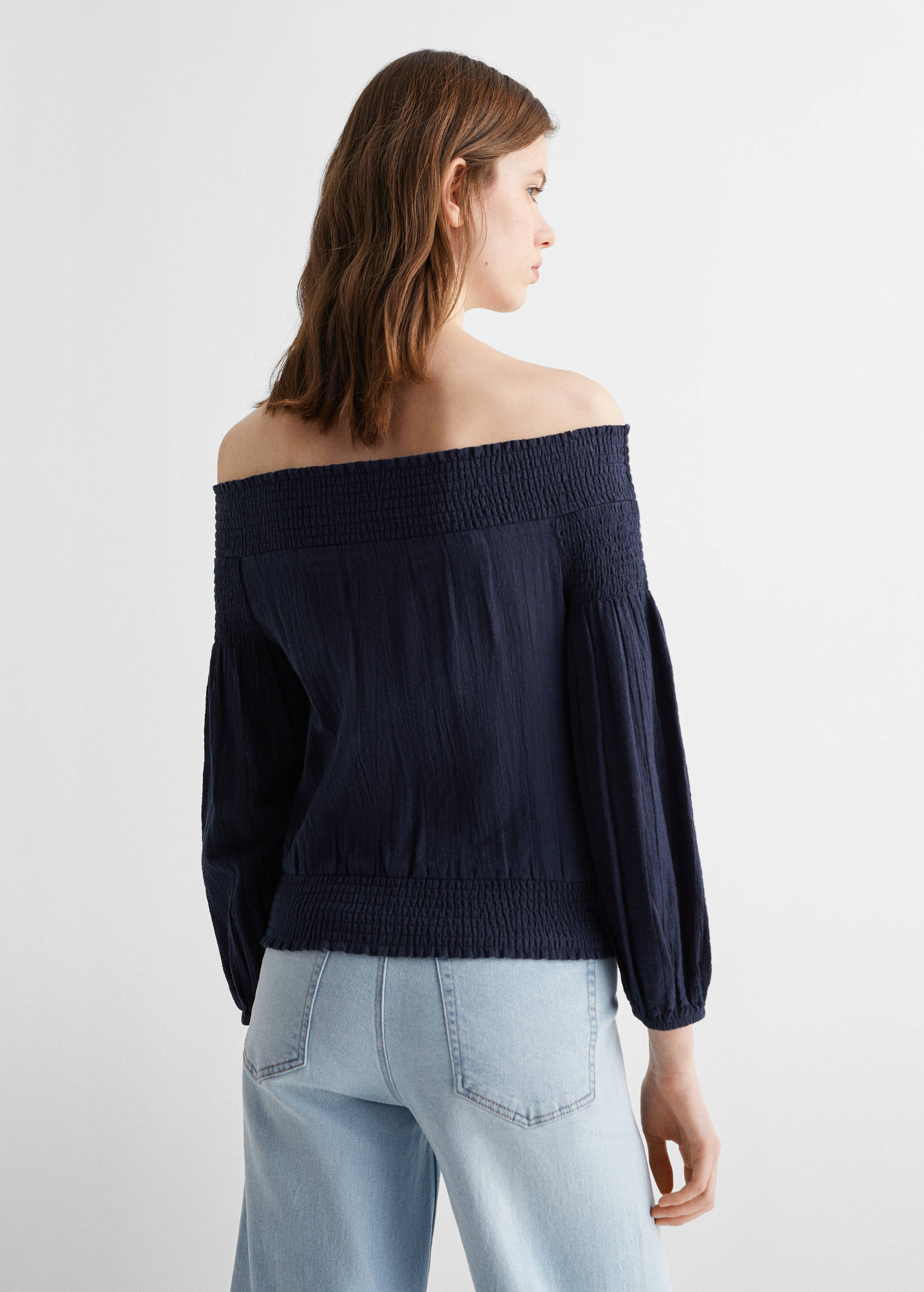Off-shoulder blouse - Reverse of the article