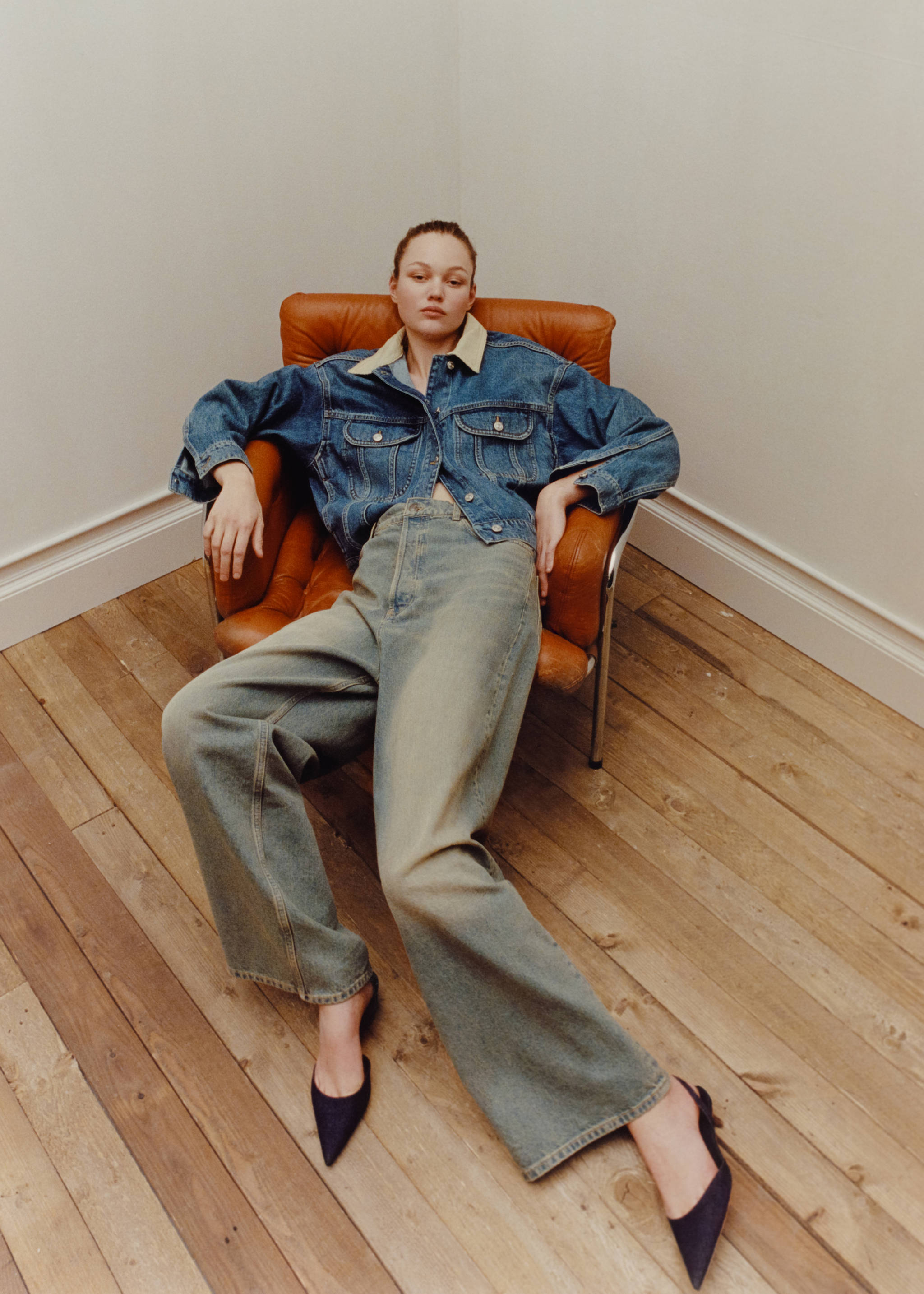 Low-rise loose-fit wide leg jeans - Details of the article 7